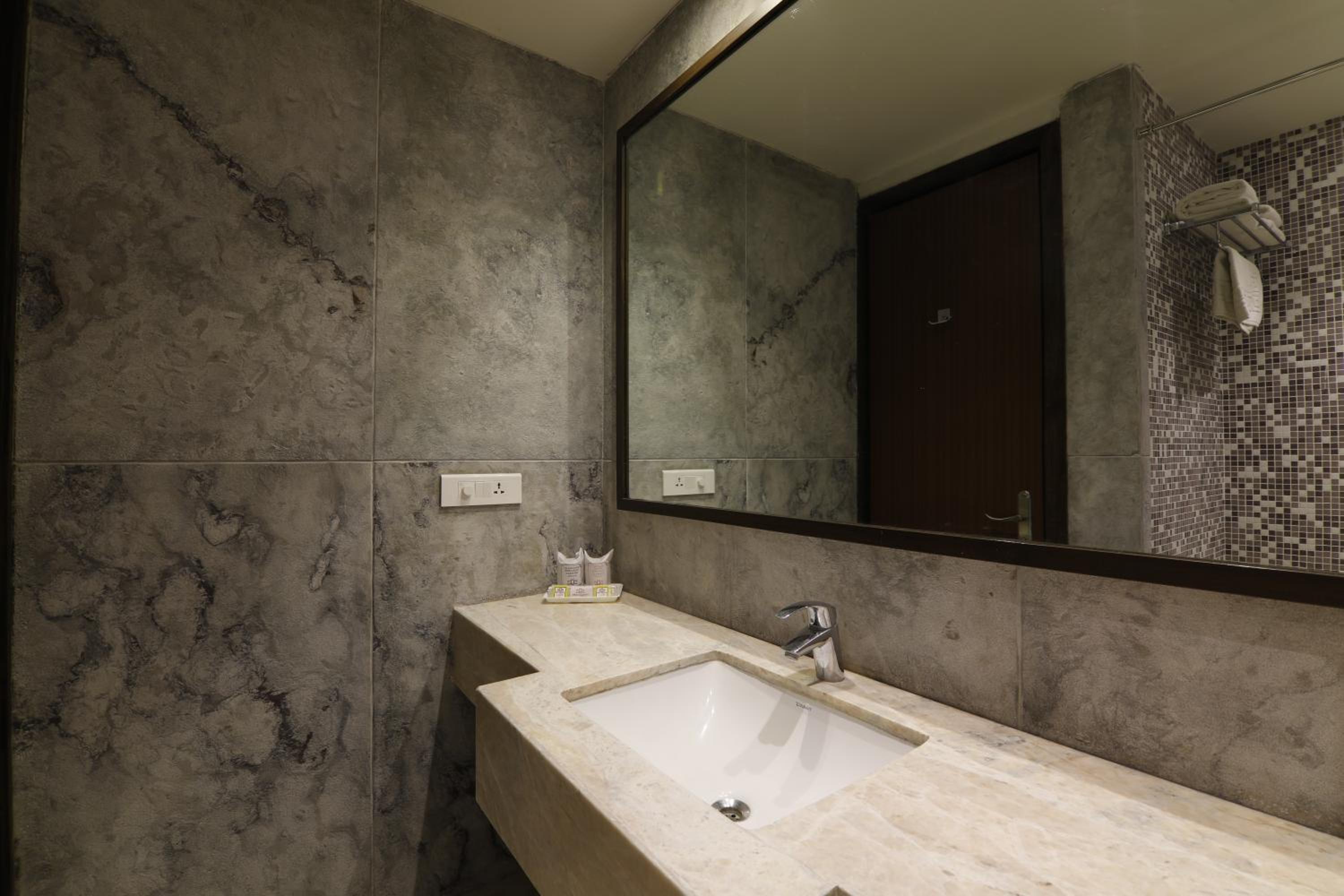 Deluxe Double Room with Garden View photo 3