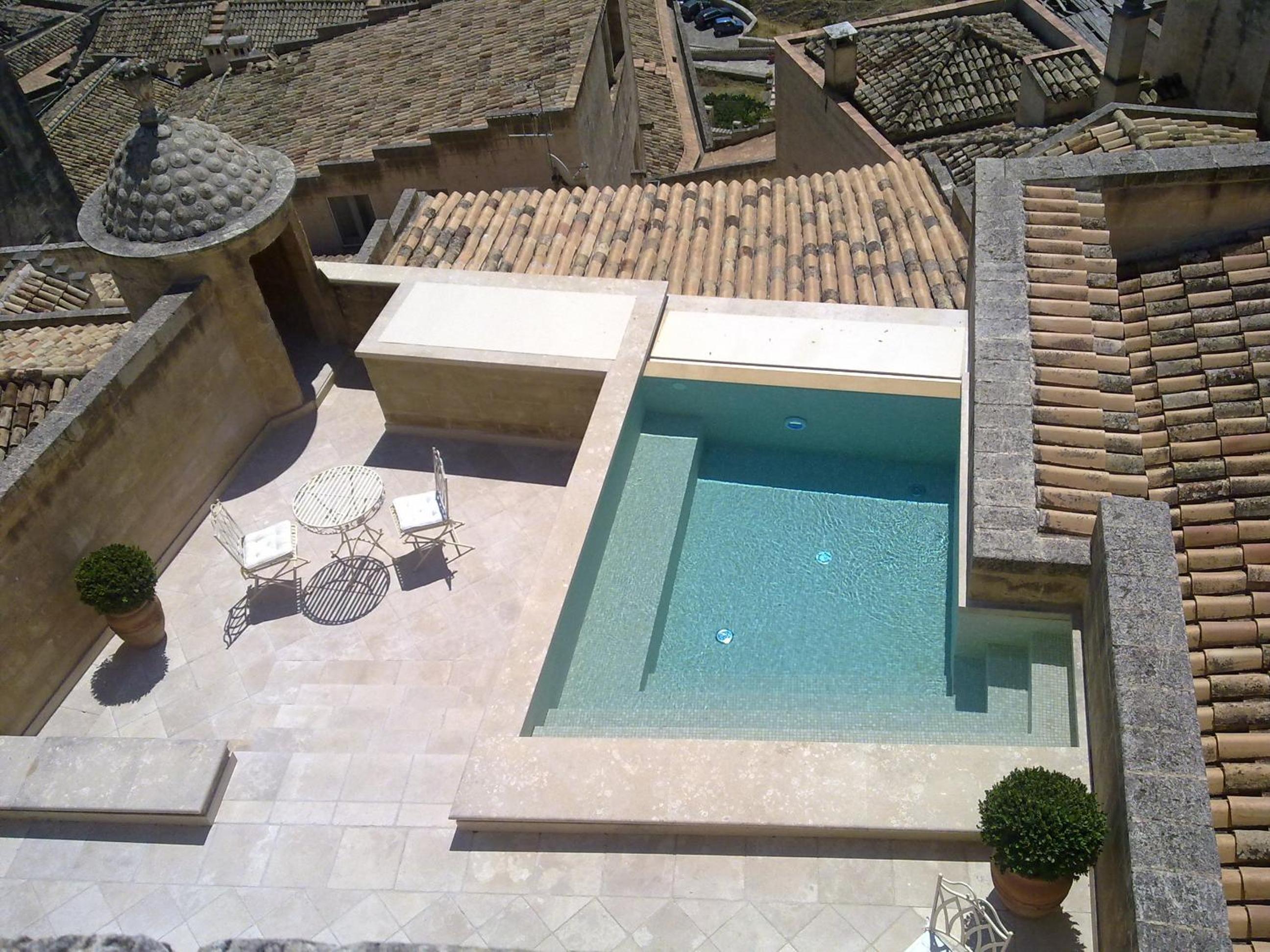 Suite with Hot Tub