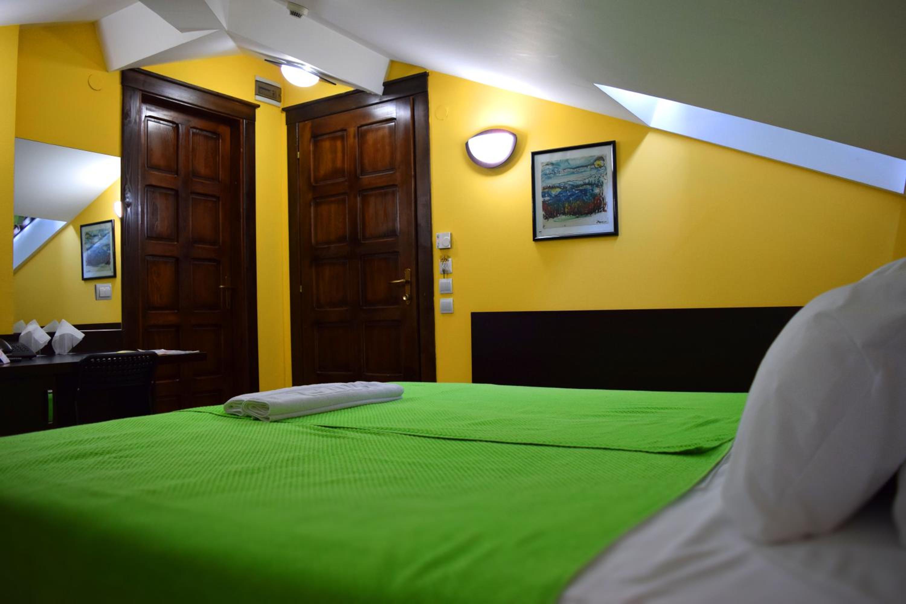 Small Double or Twin Room photo 3
