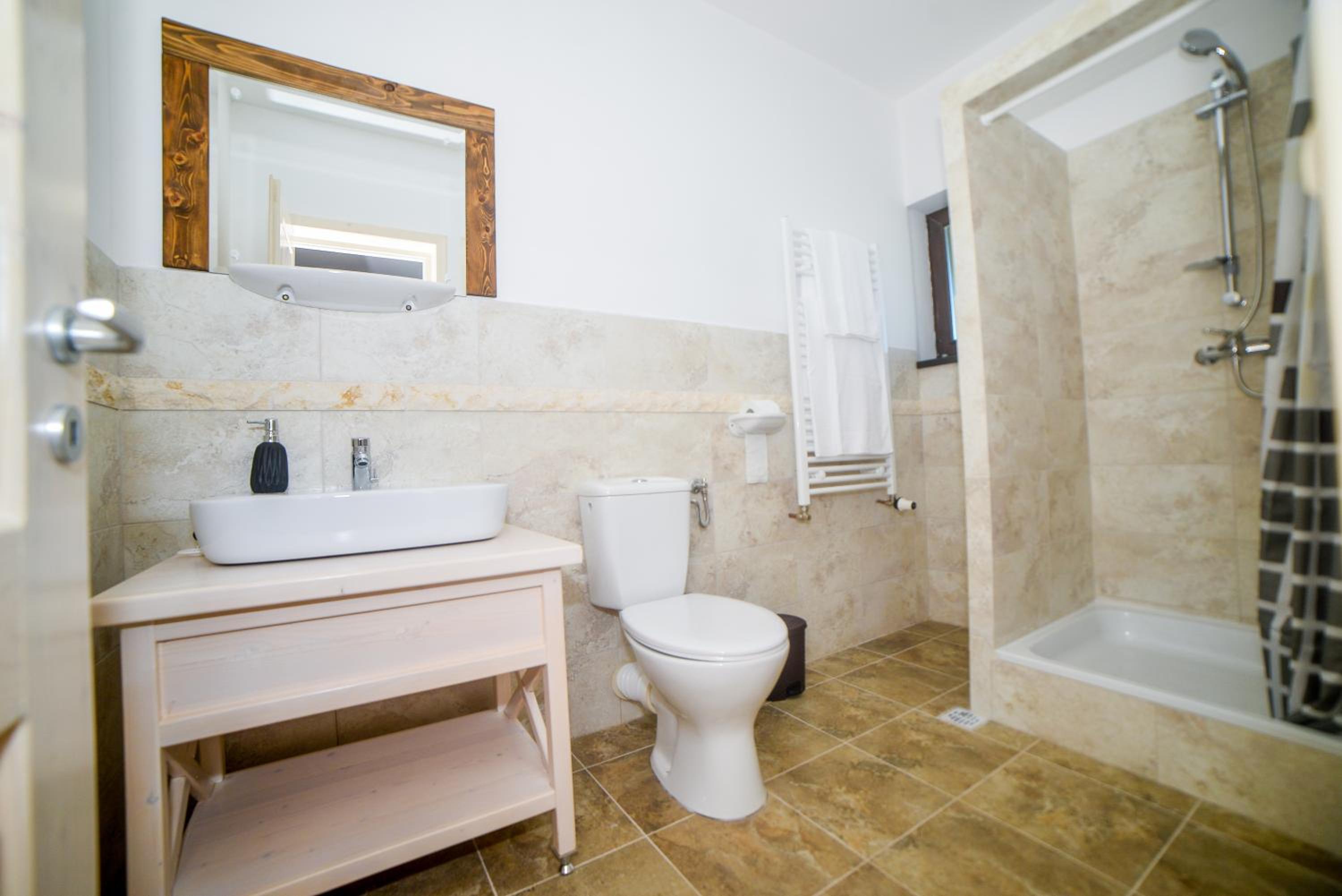 Double or Twin Room with Bathroom - Photo 3