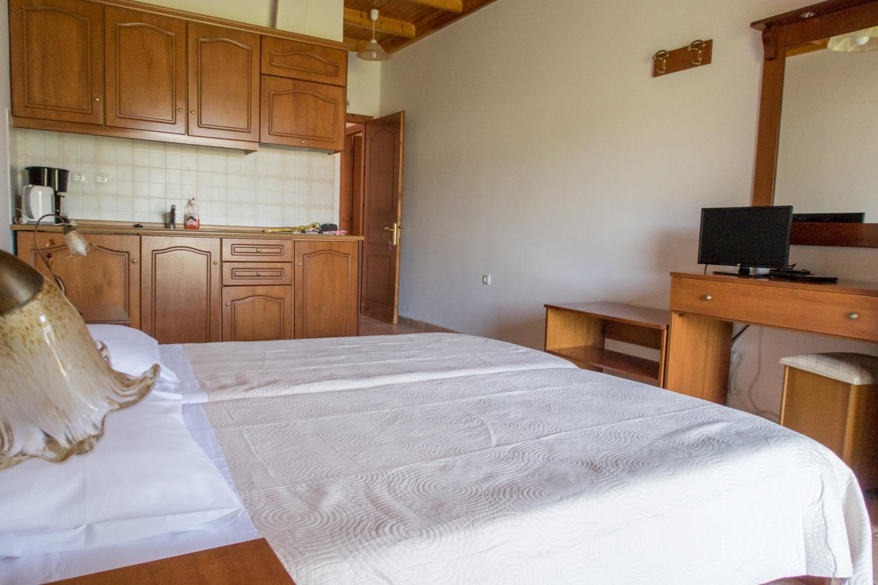 Studio Apartment photo 3