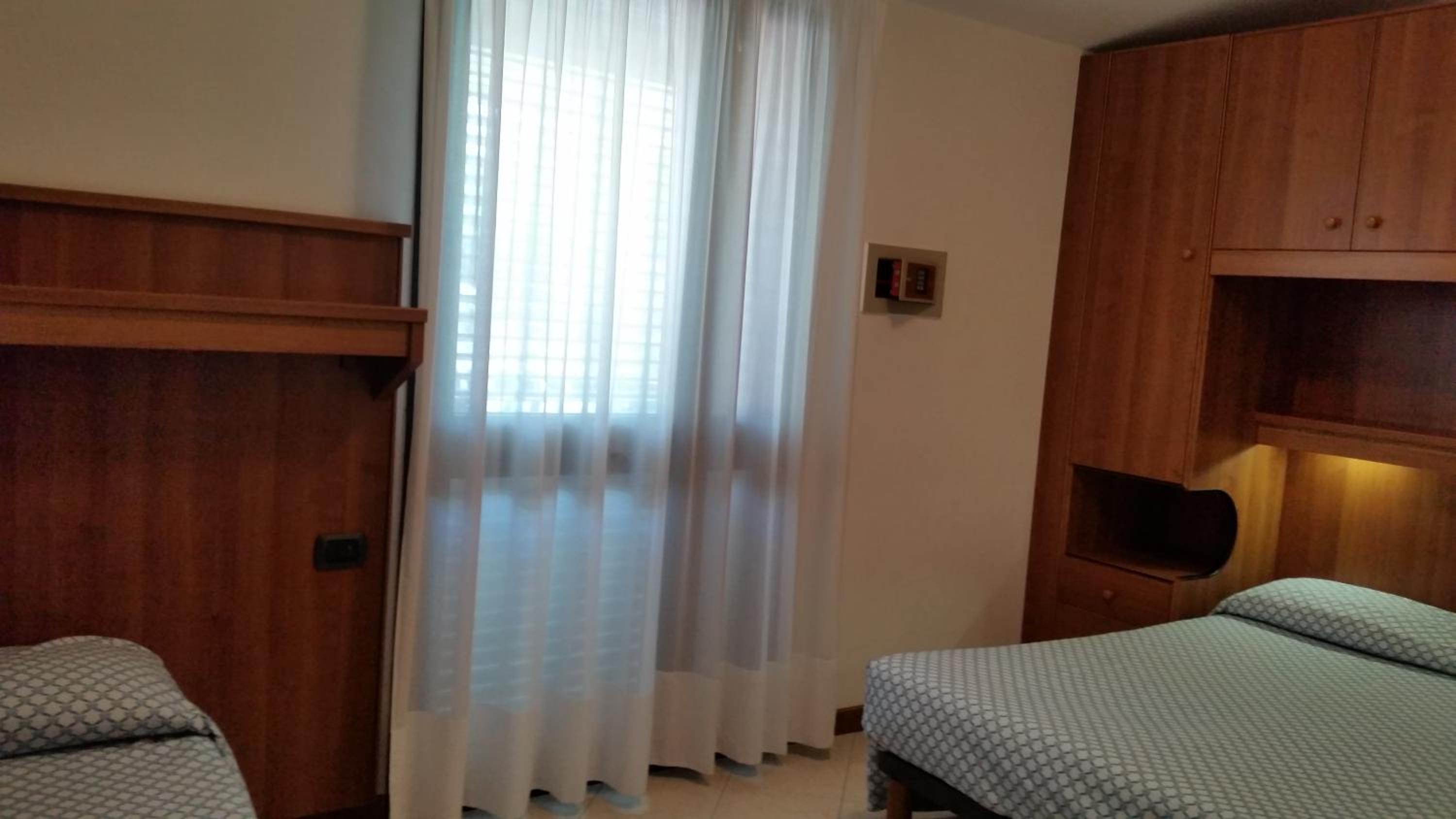 Double Room - Photo 7