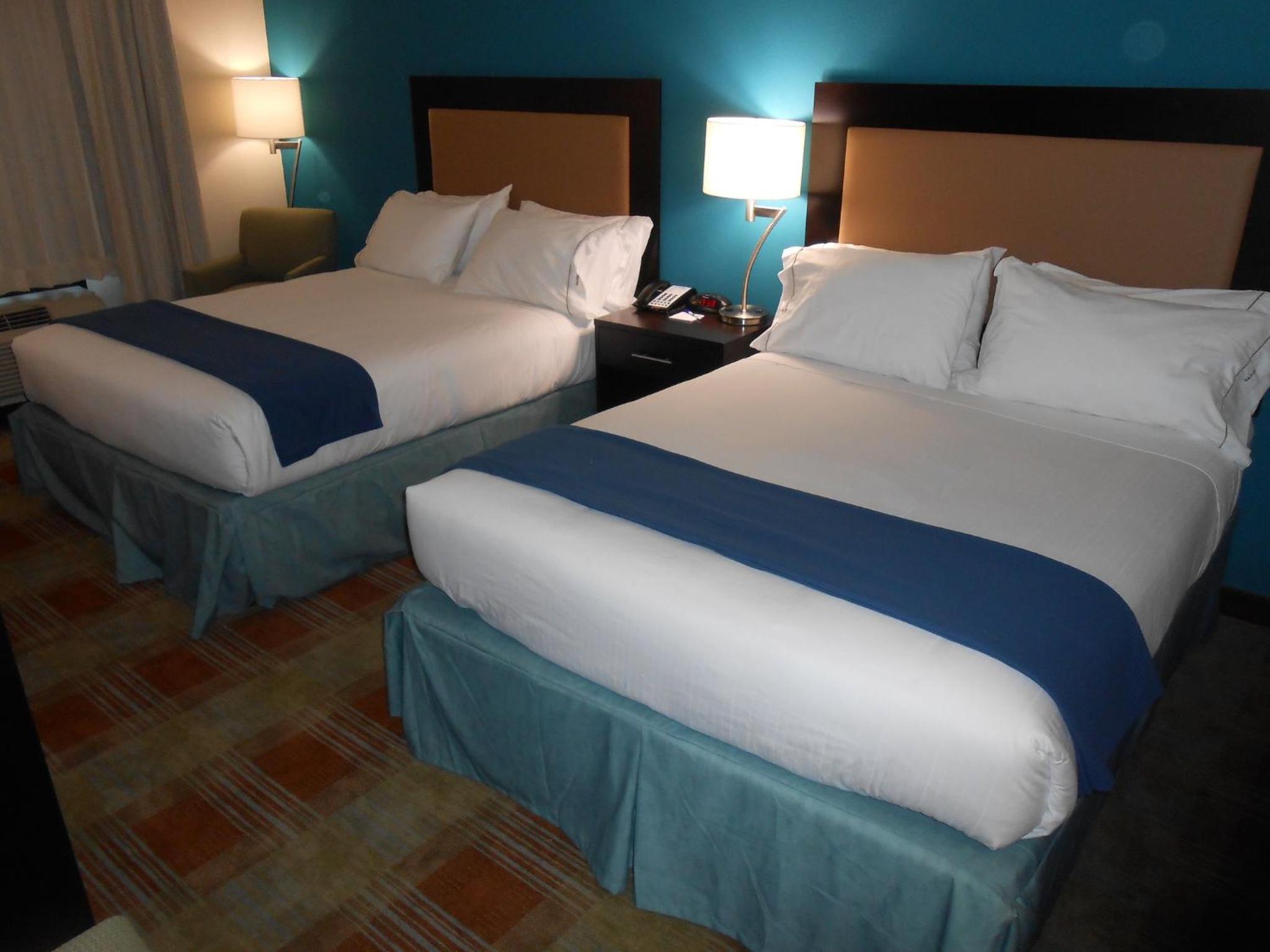 Standard Queen Room with Two Queen Beds - Communications Accessible