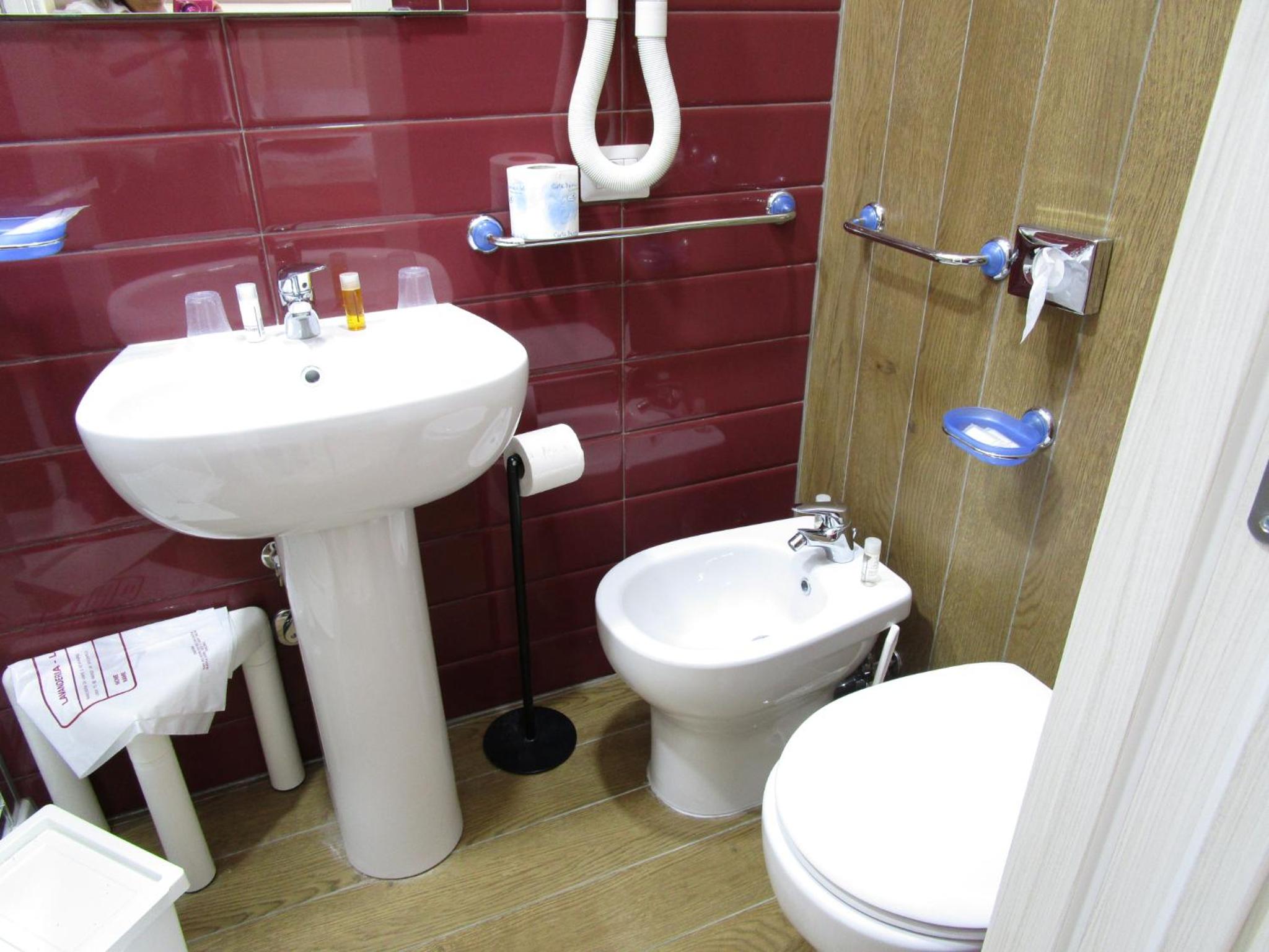 Double or Twin Room - Photo 2