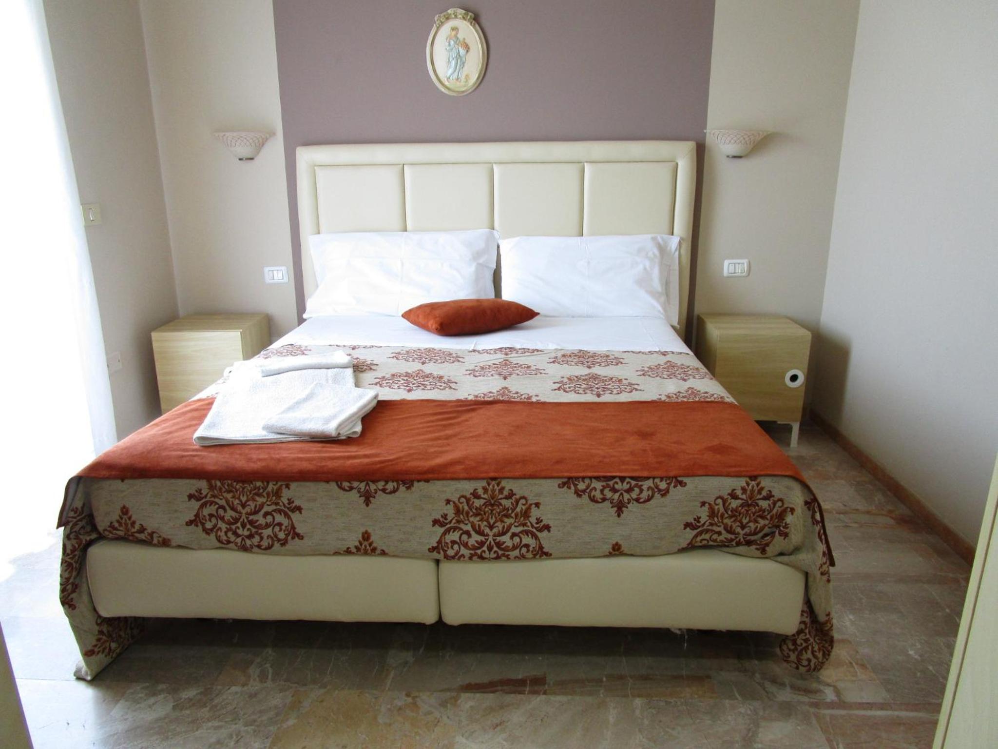 Double or Twin Room - Photo 8
