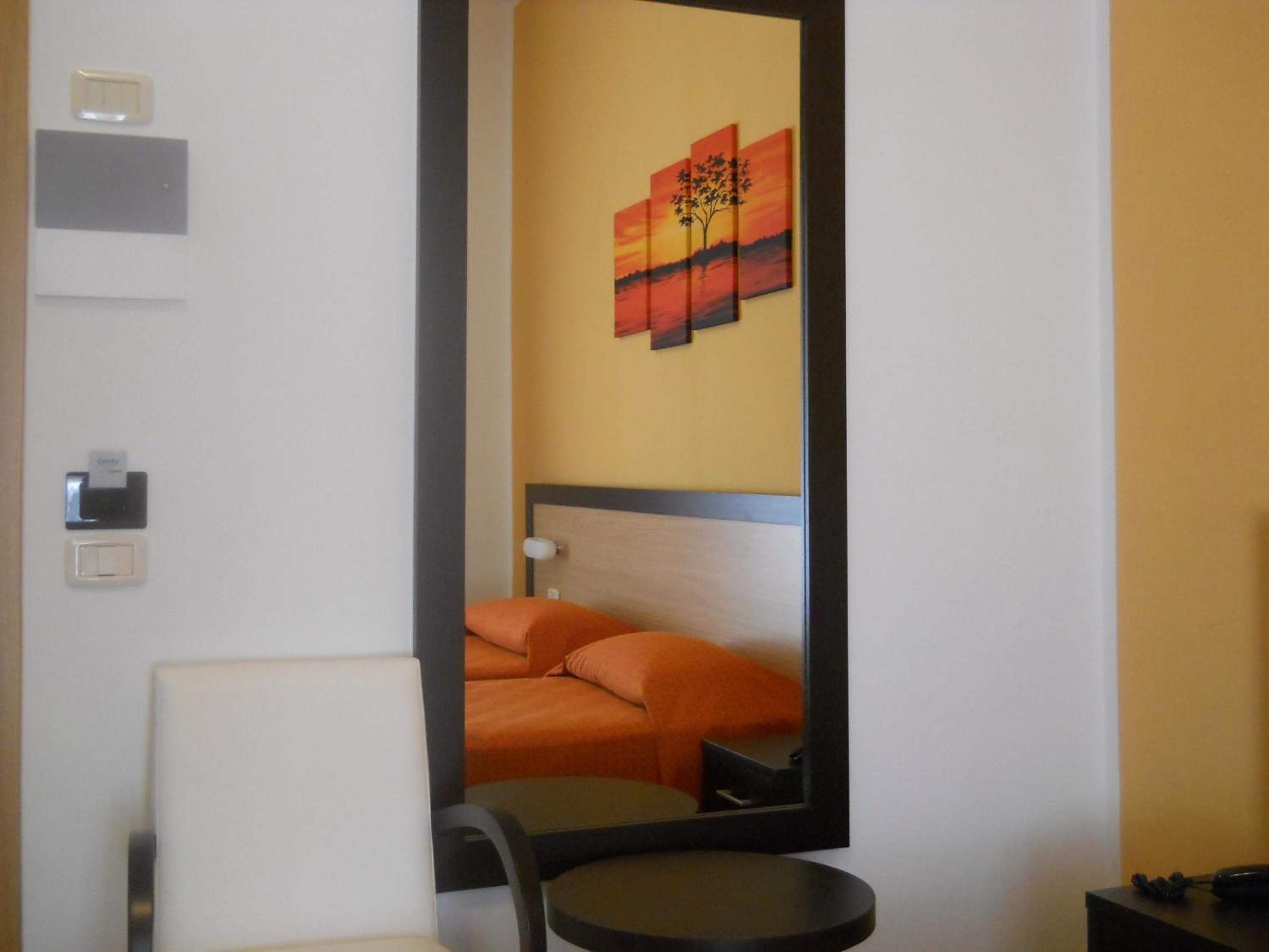 Double or Twin Room - Photo 5
