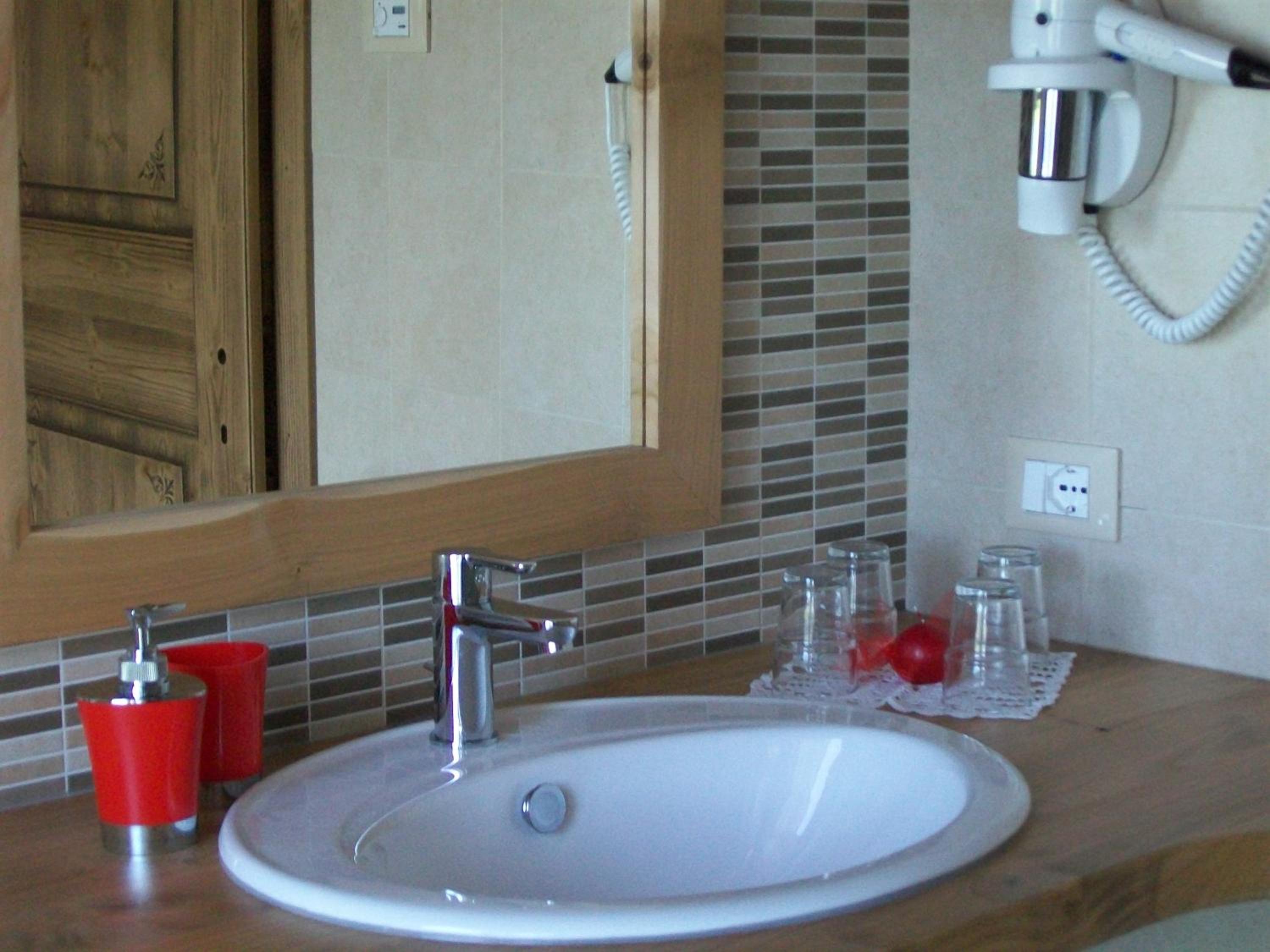 Family Room with Private Bathroom photo 3