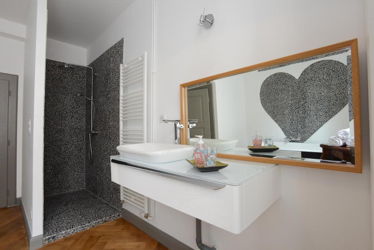 Two-Bedroom Apartment Premium - Photo 12