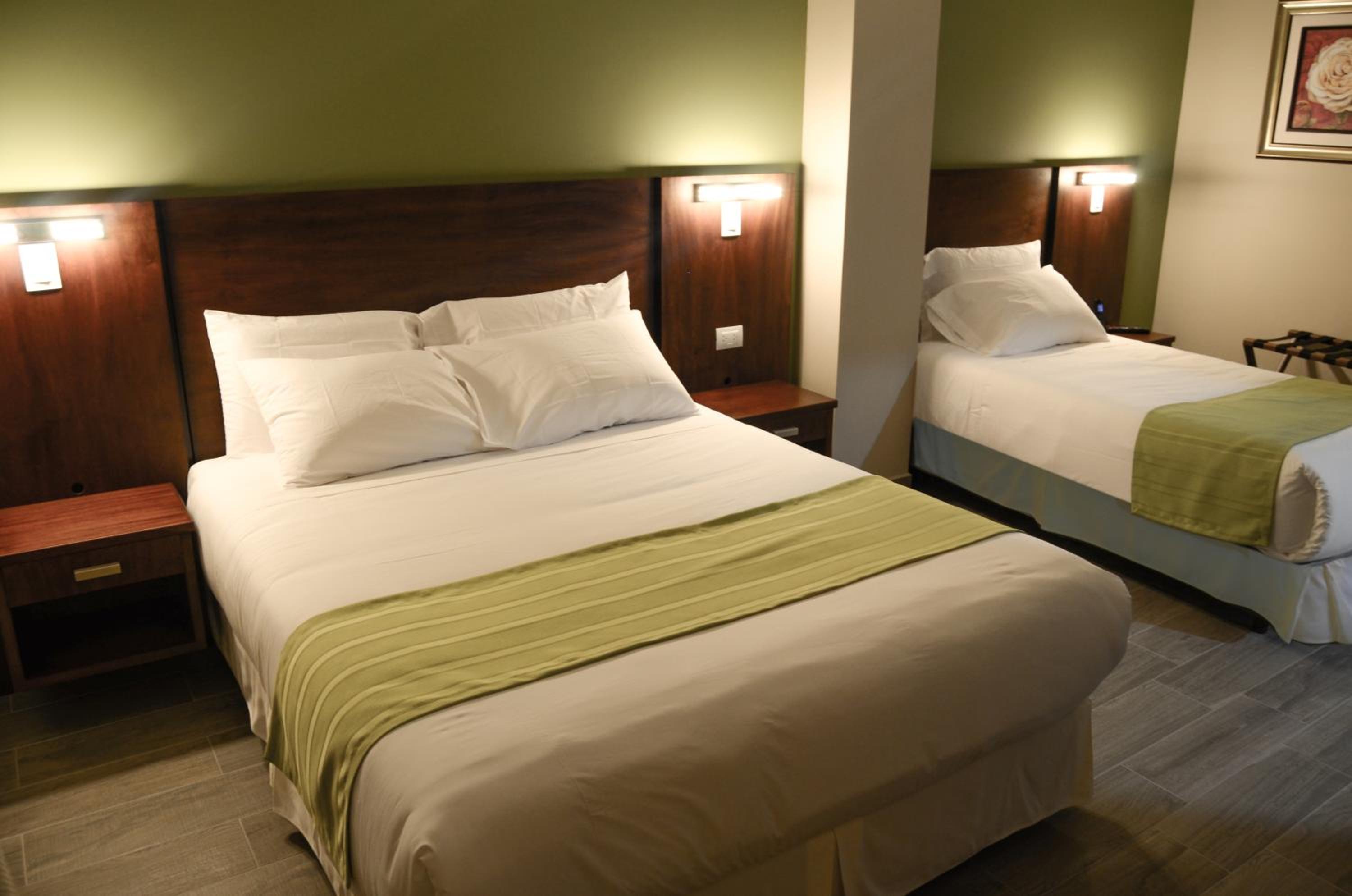 Deluxe Room (2 Adults + 1 Child) photo 1