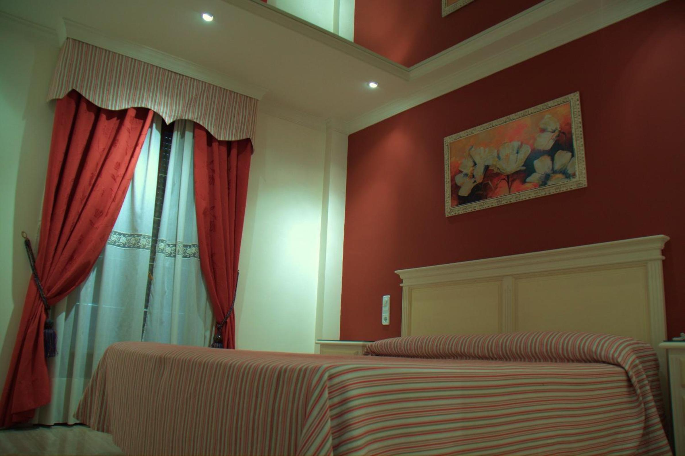 Junior Suite with Spa Bath - Photo 3
