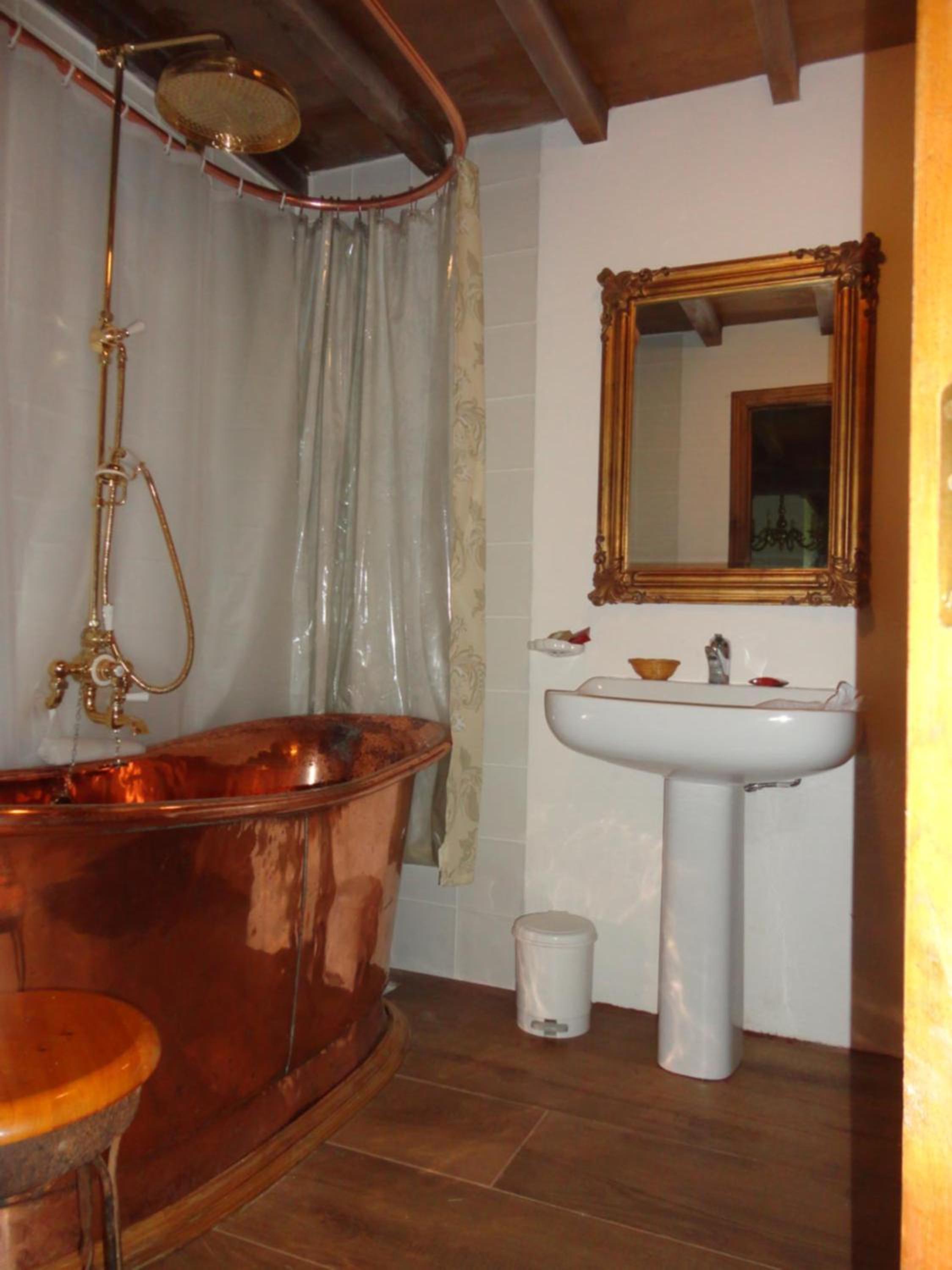 Deluxe Double Room with Balcony photo 3