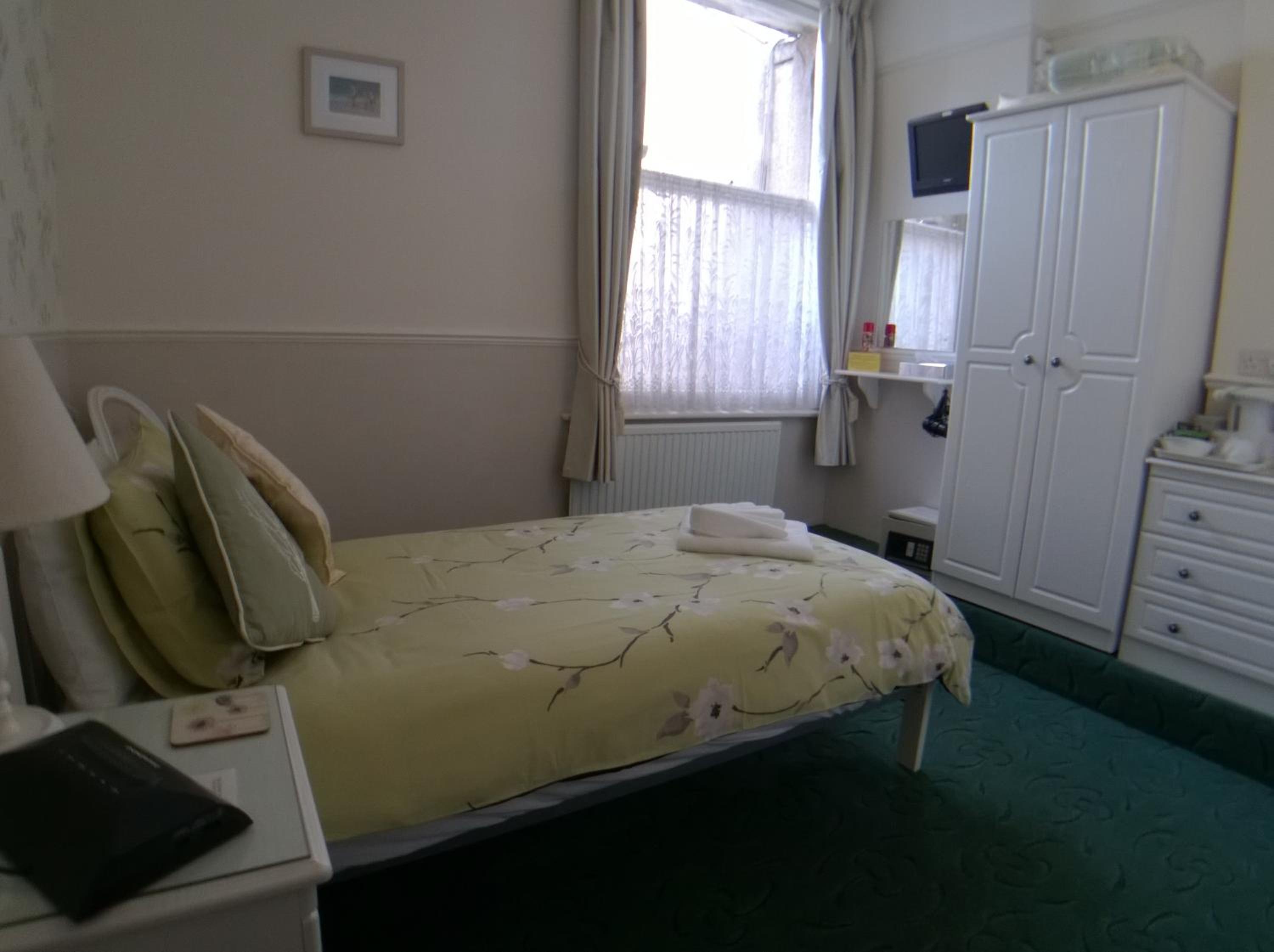 Single Room photo 3