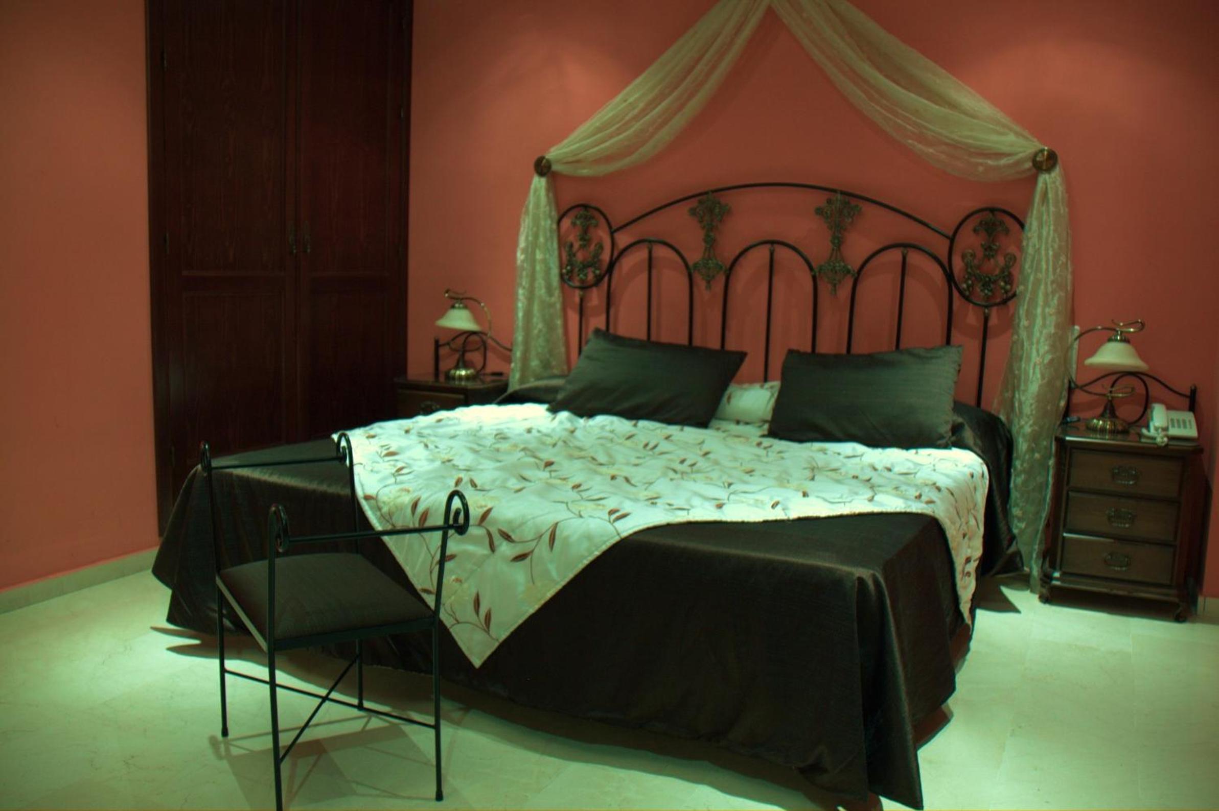 Suite with Spa Bath - Photo 2