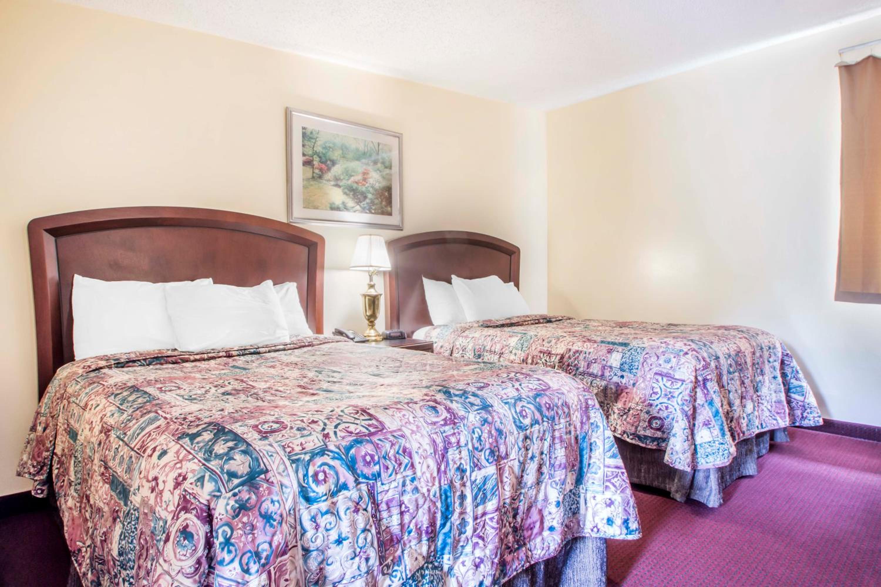 Standard Room with Two Double Beds - Smoking photo 3