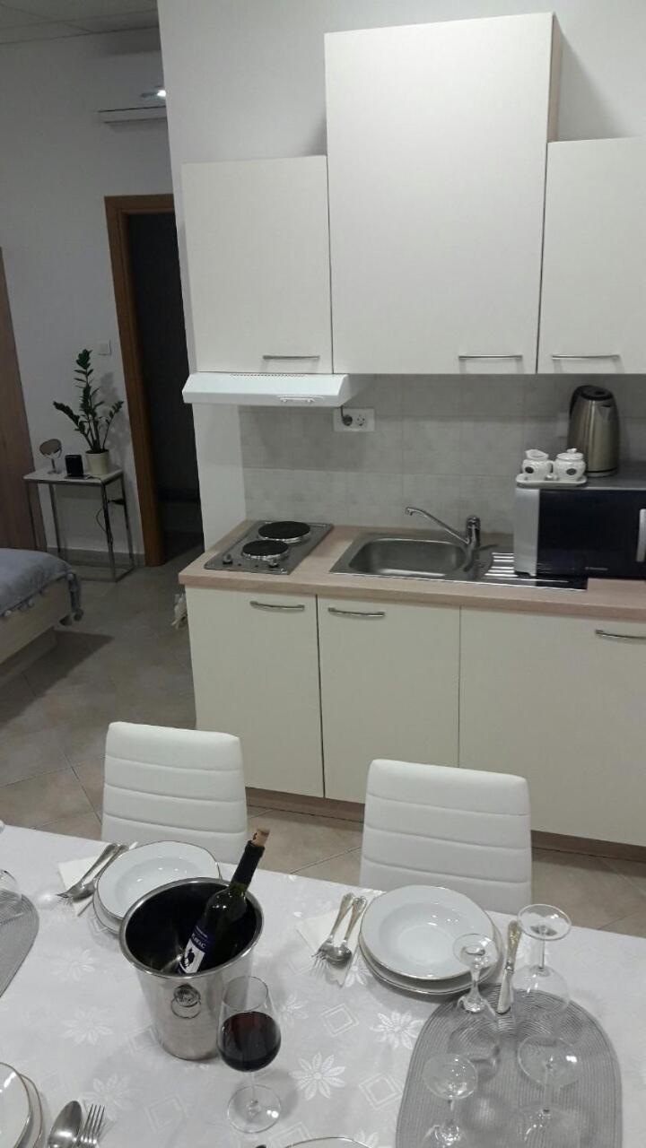 Studio Apartment - Photo 16