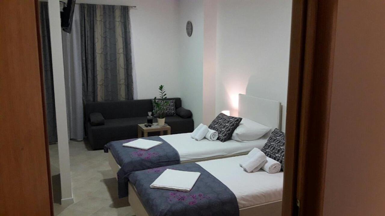 Studio Apartment - Photo 11