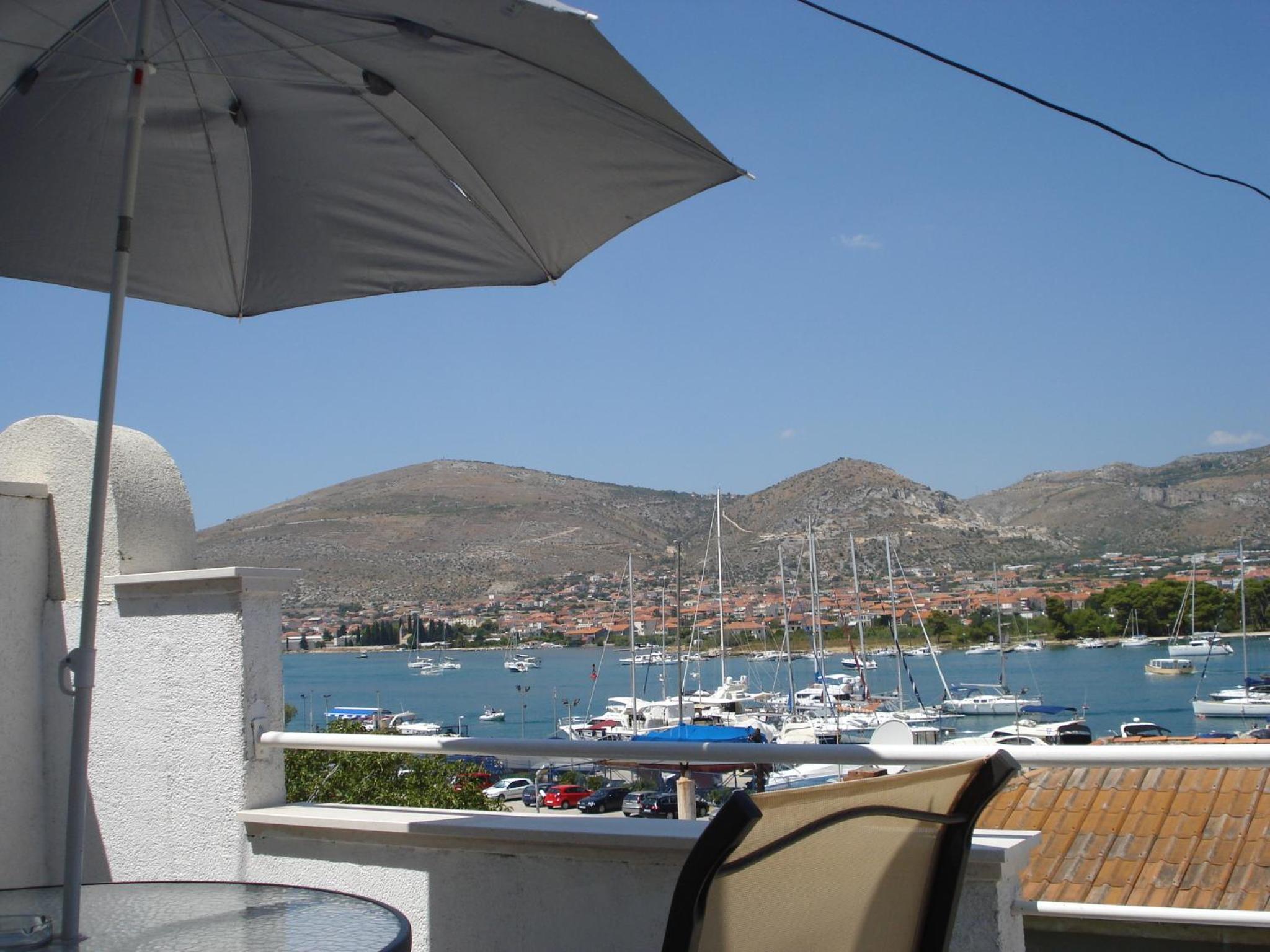 Apartment with Terrace and Sea View - Photo 5