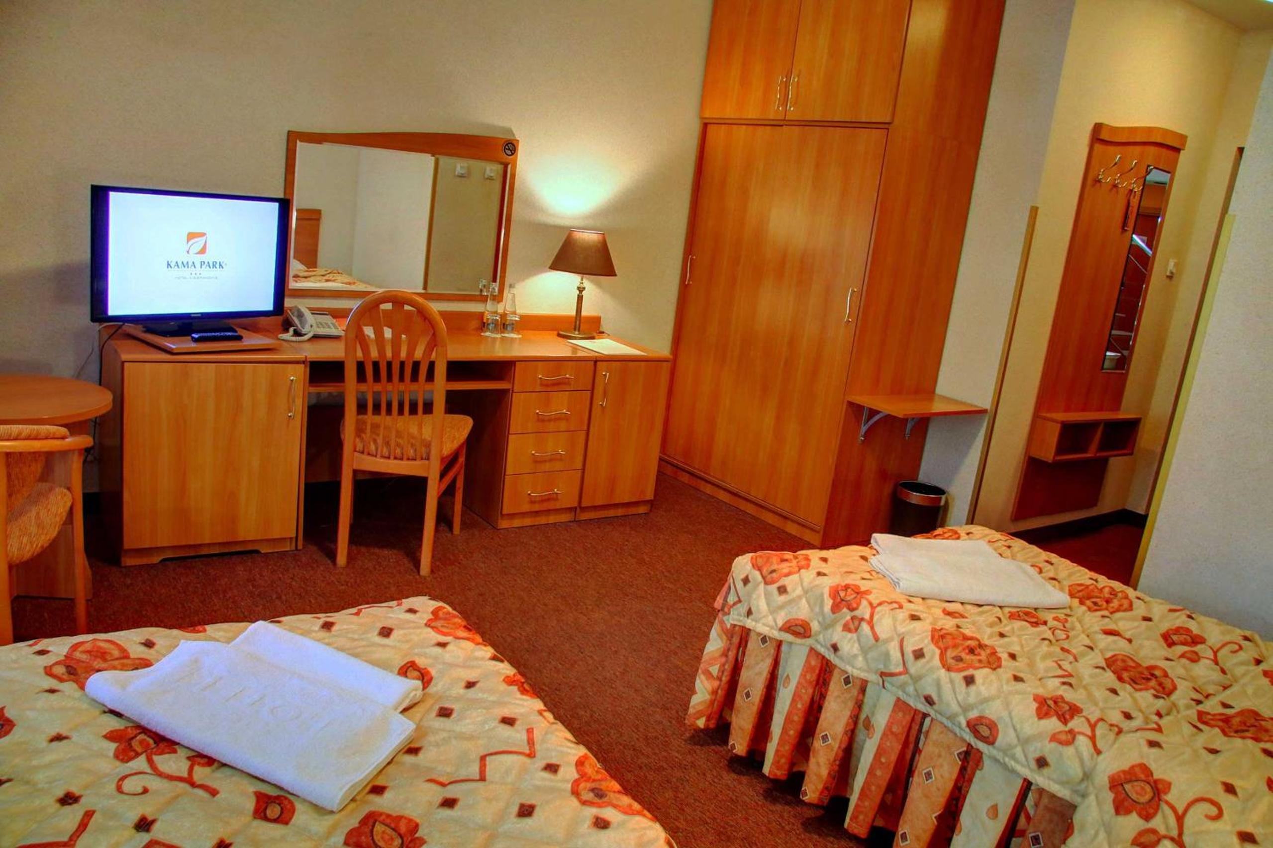Double or Twin Room with Balcony - Photo 2