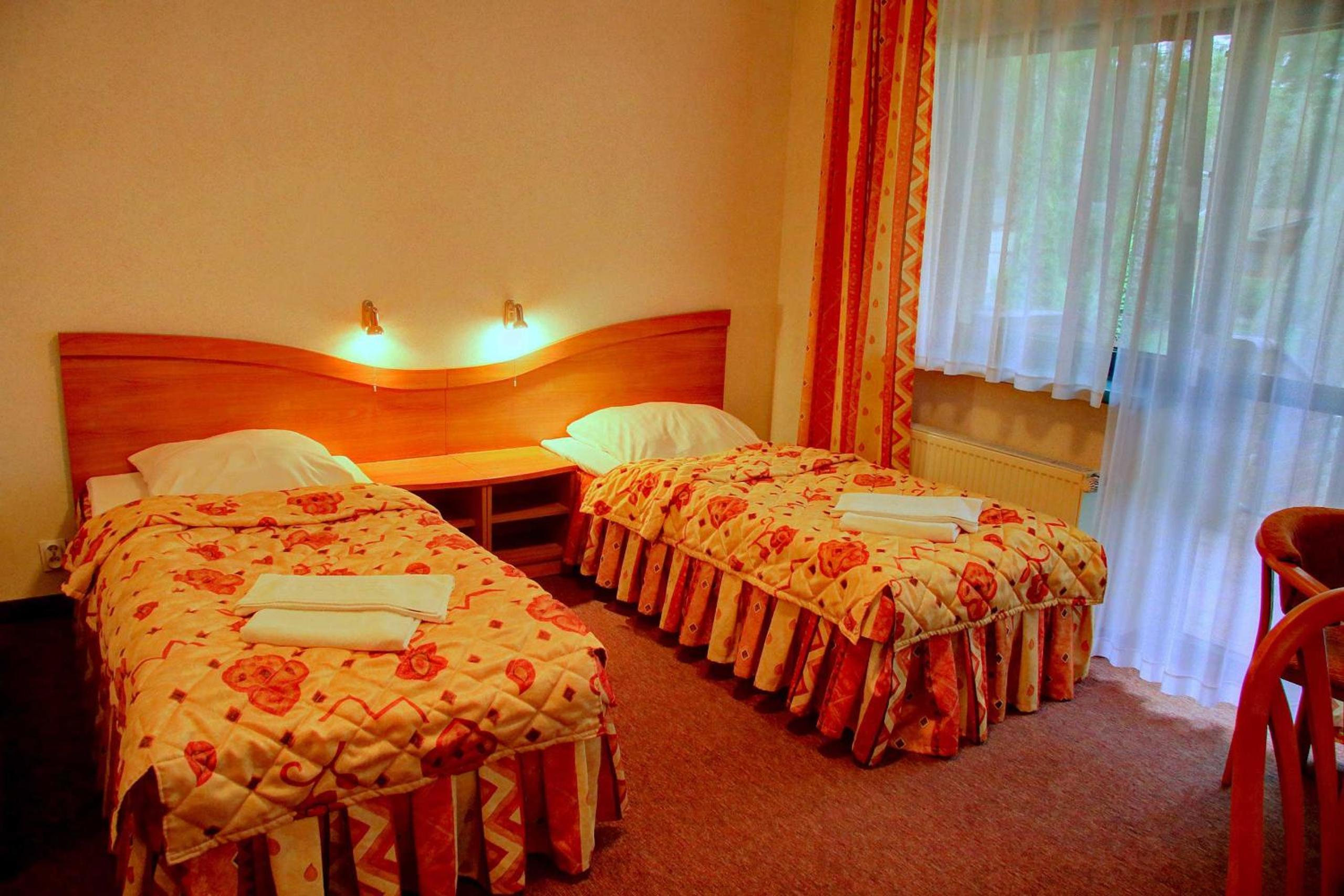 Double or Twin Room with Balcony - Photo 10