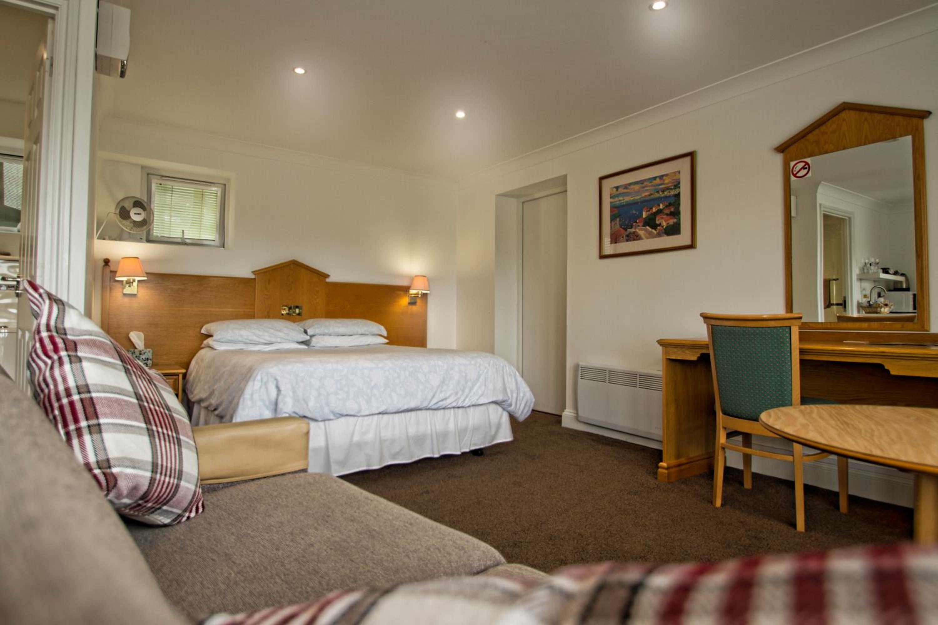 Deluxe Double Room with Lake View - Photo 4