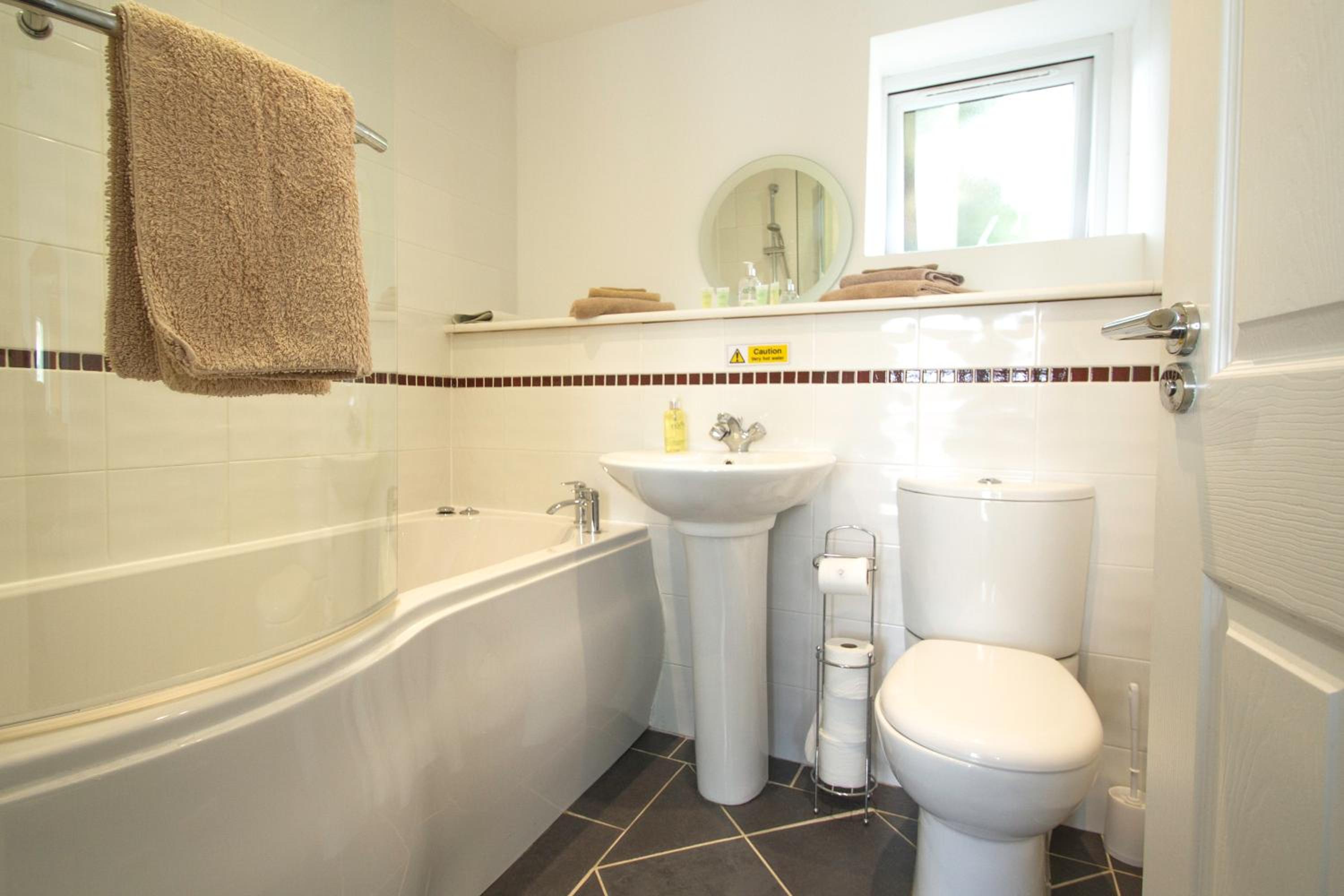 Deluxe Double Room with Lake View - Photo 8