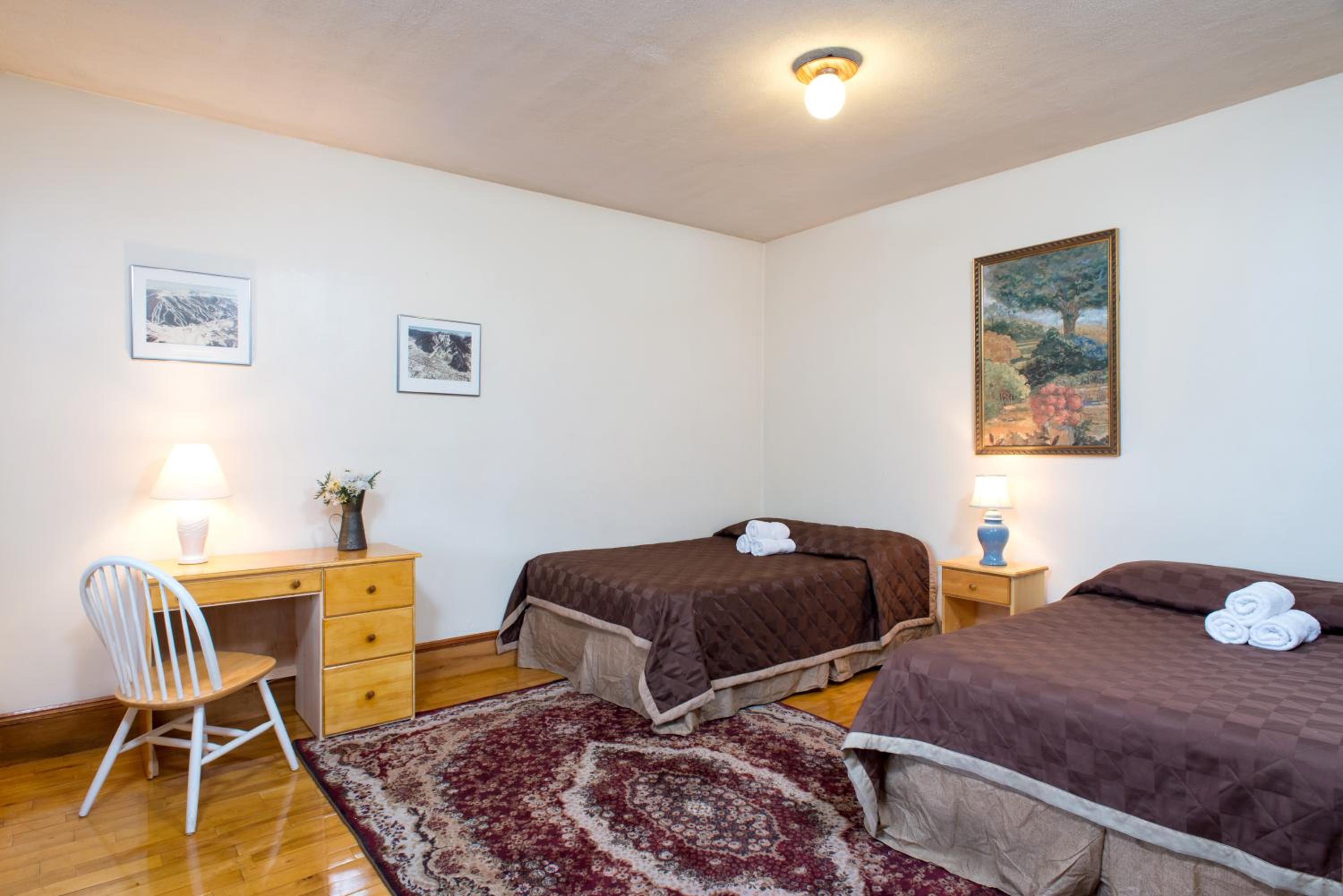 Budget Triple Room with Shared Bathroom photo 3