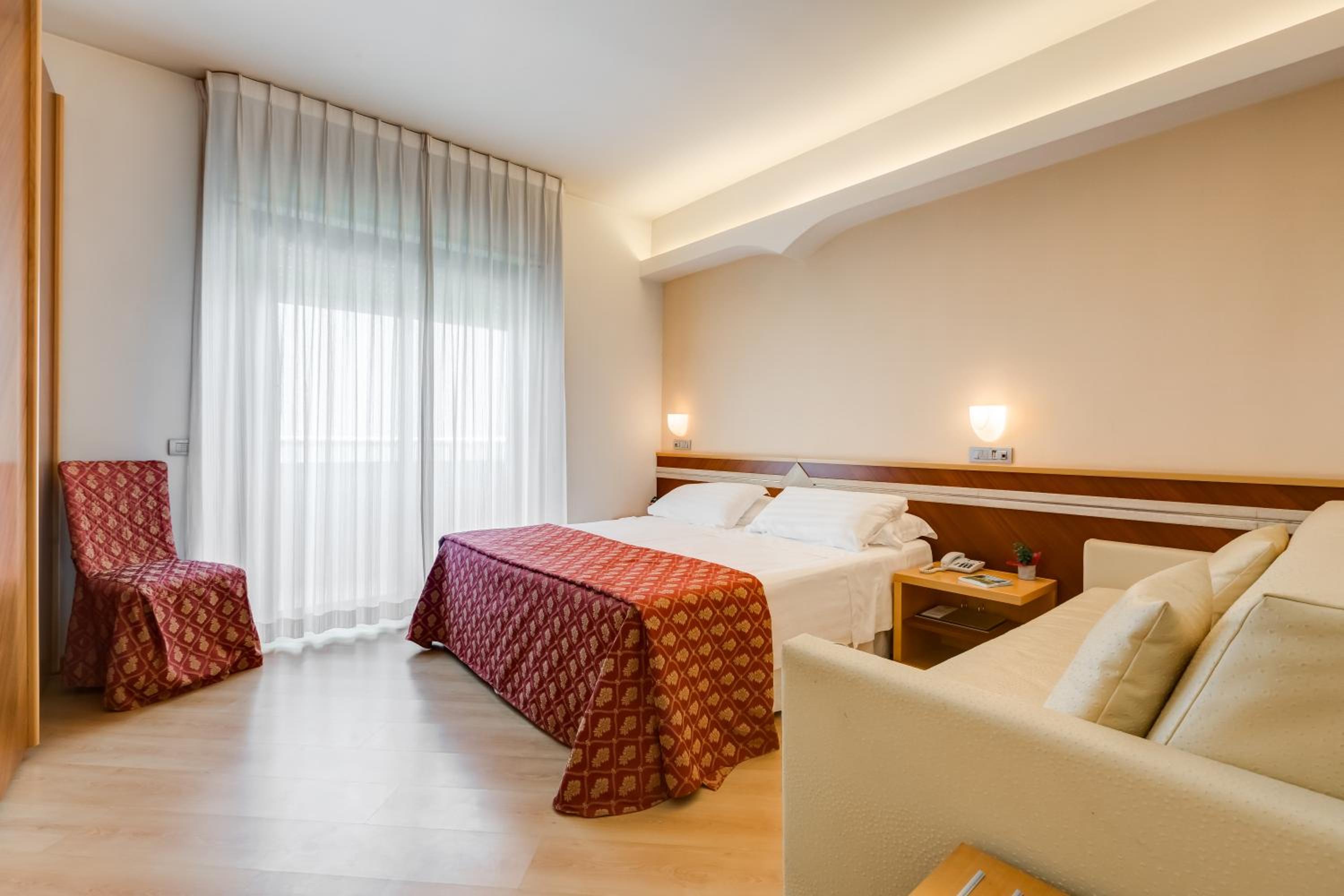 Deluxe Quadruple Room photo 1