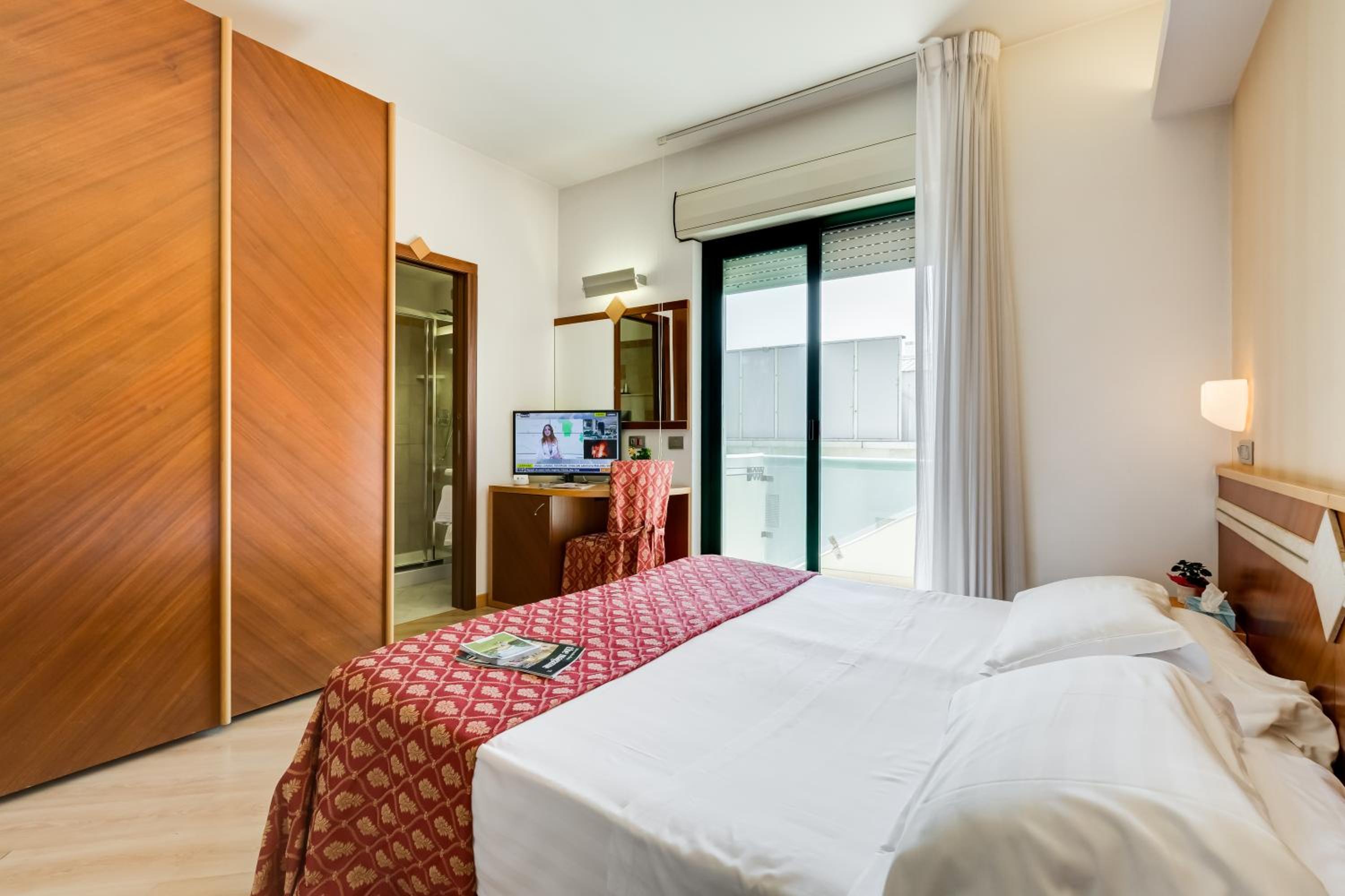 Classic Double Room with Balcony photo 3