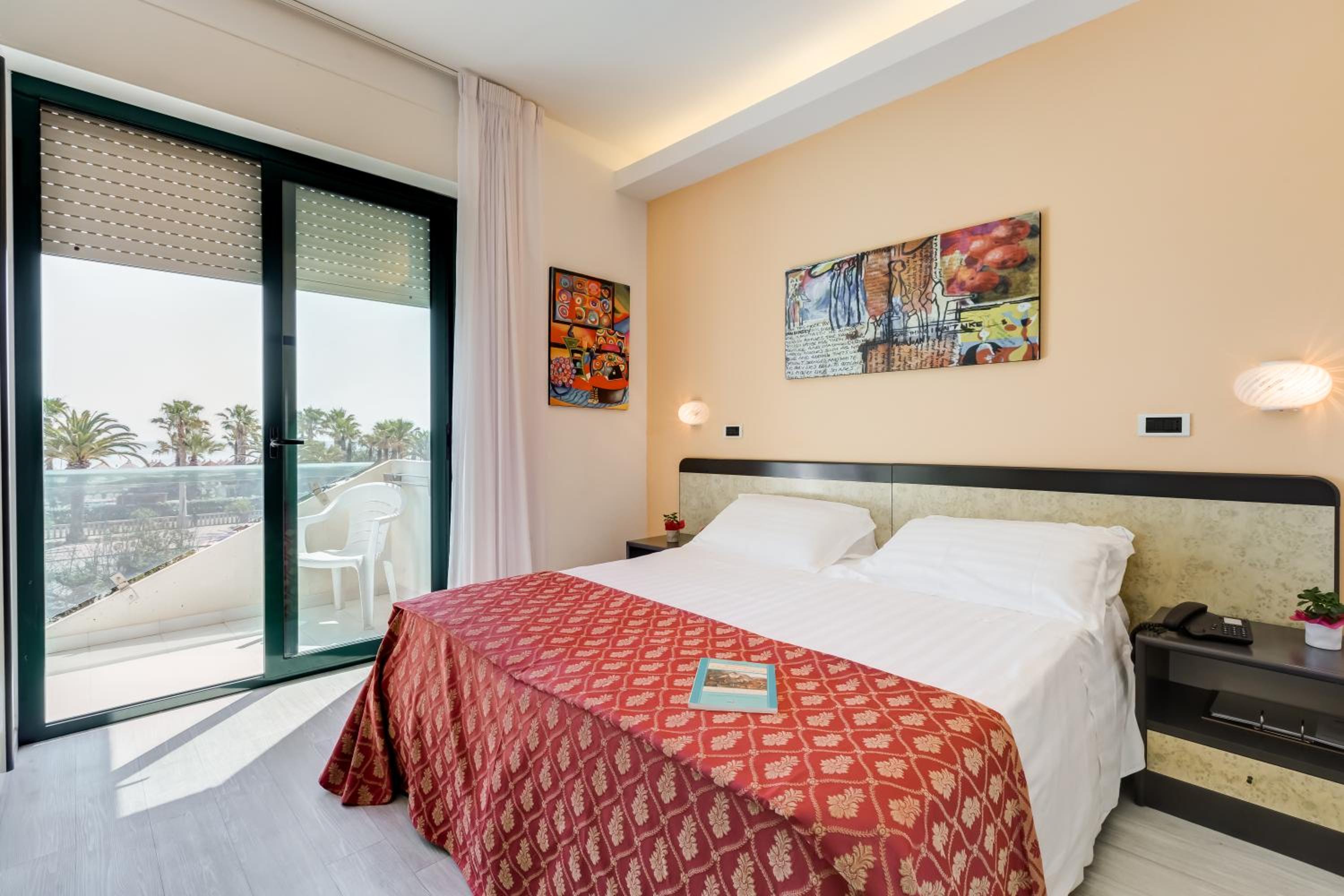 Deluxe Room with One Queen and One Single Bed - Balcony/Non-Smoking photo 1