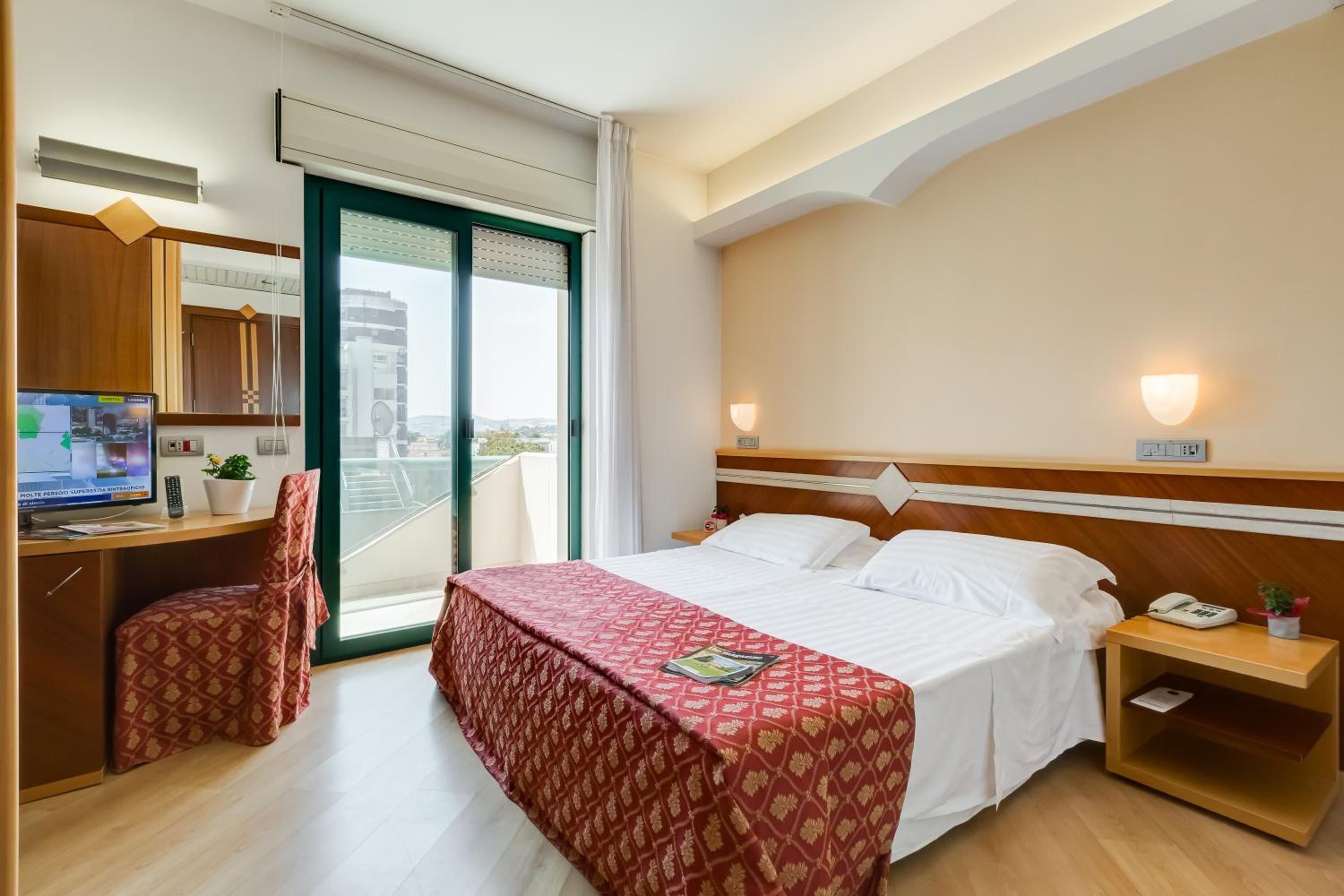 Superior Quadruple Room - Photo 1