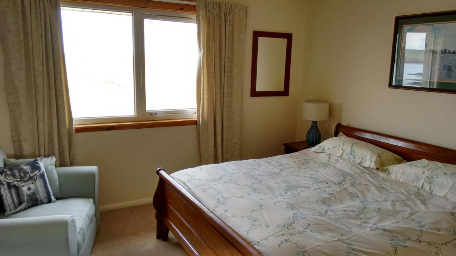 Three-Bedroom House photo 3