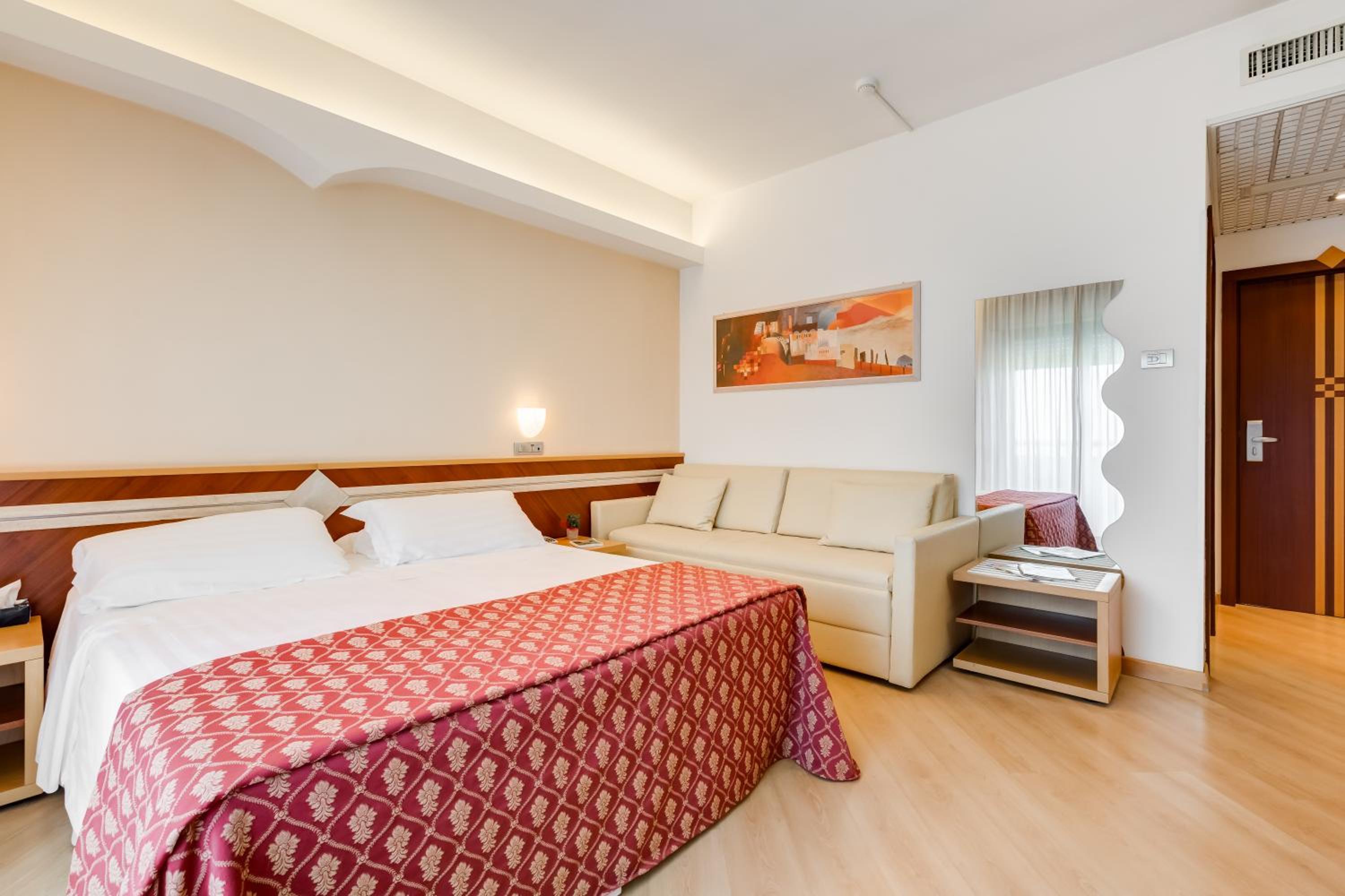 Deluxe Quadruple Room photo 3