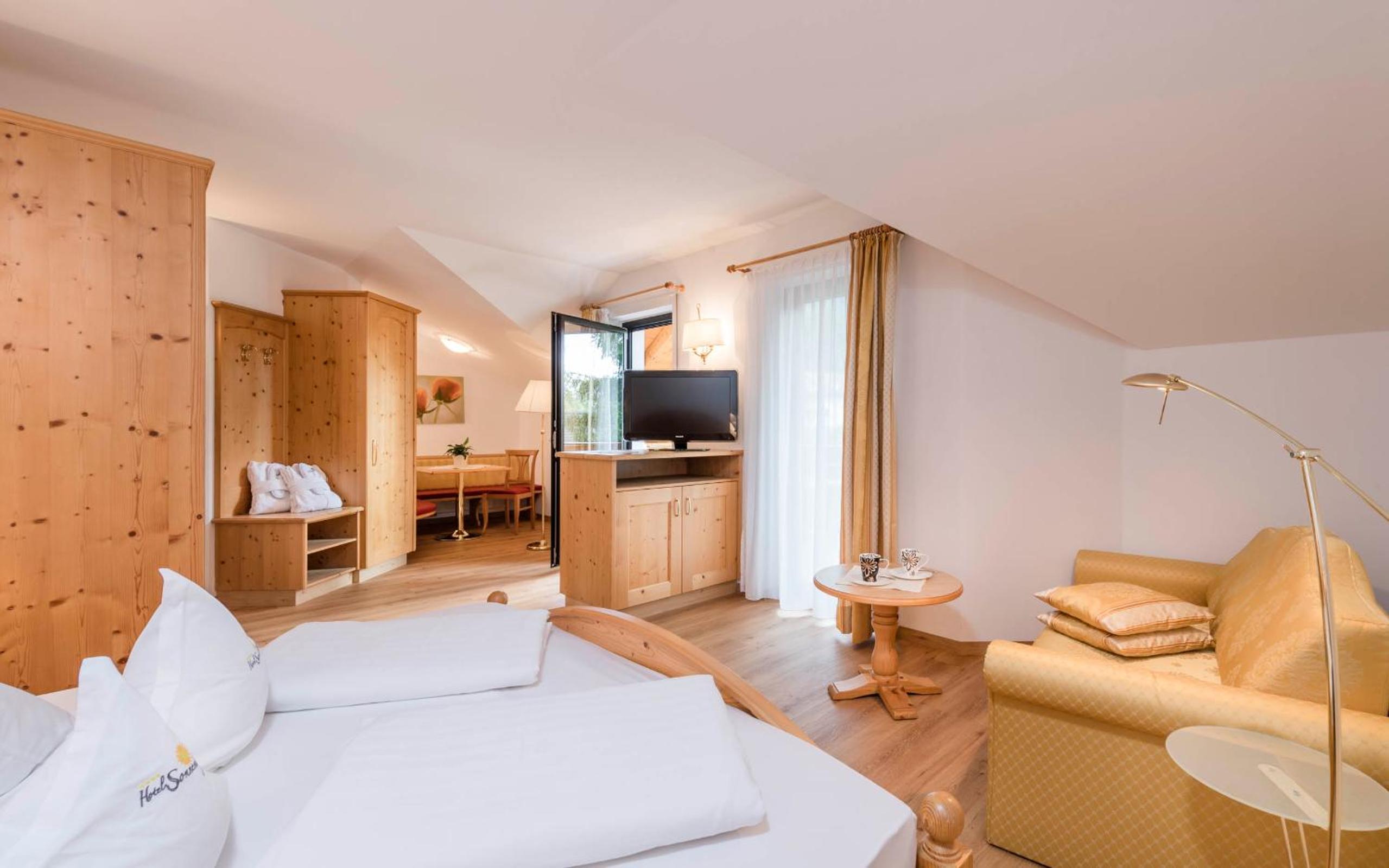 Junior Suite with Balcony - Photo 1