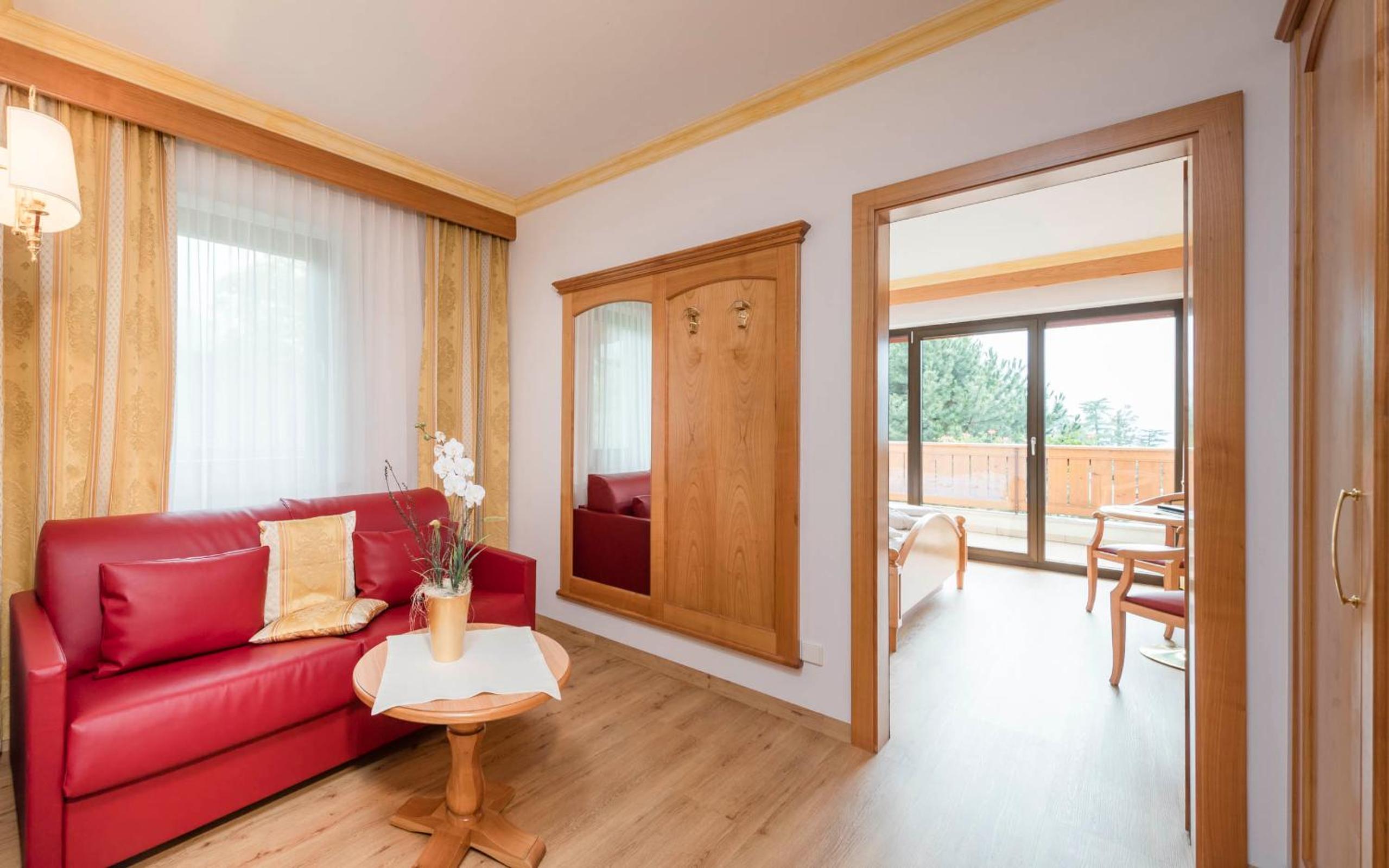Junior Suite with Balcony - Photo 5