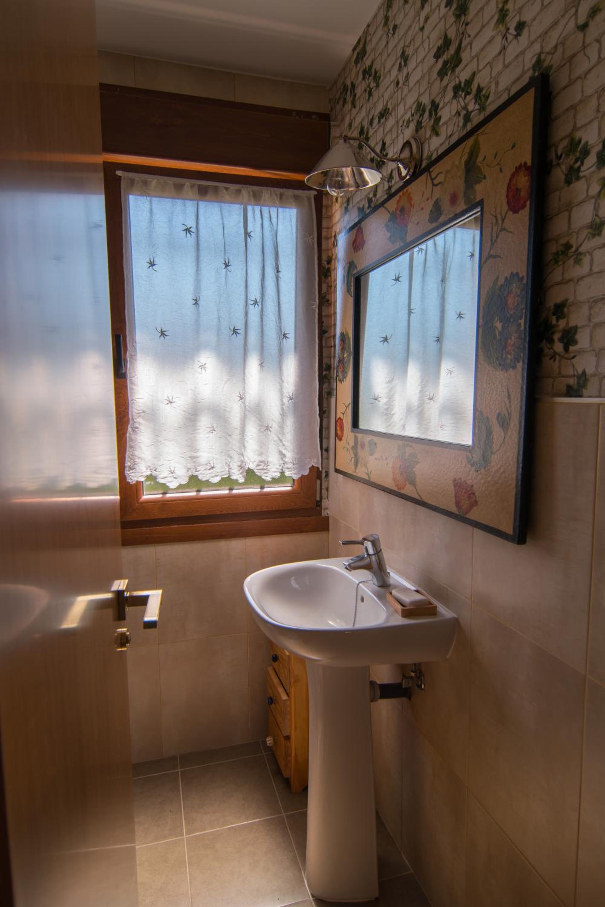 Two-Bedroom Holiday Home - Photo 5