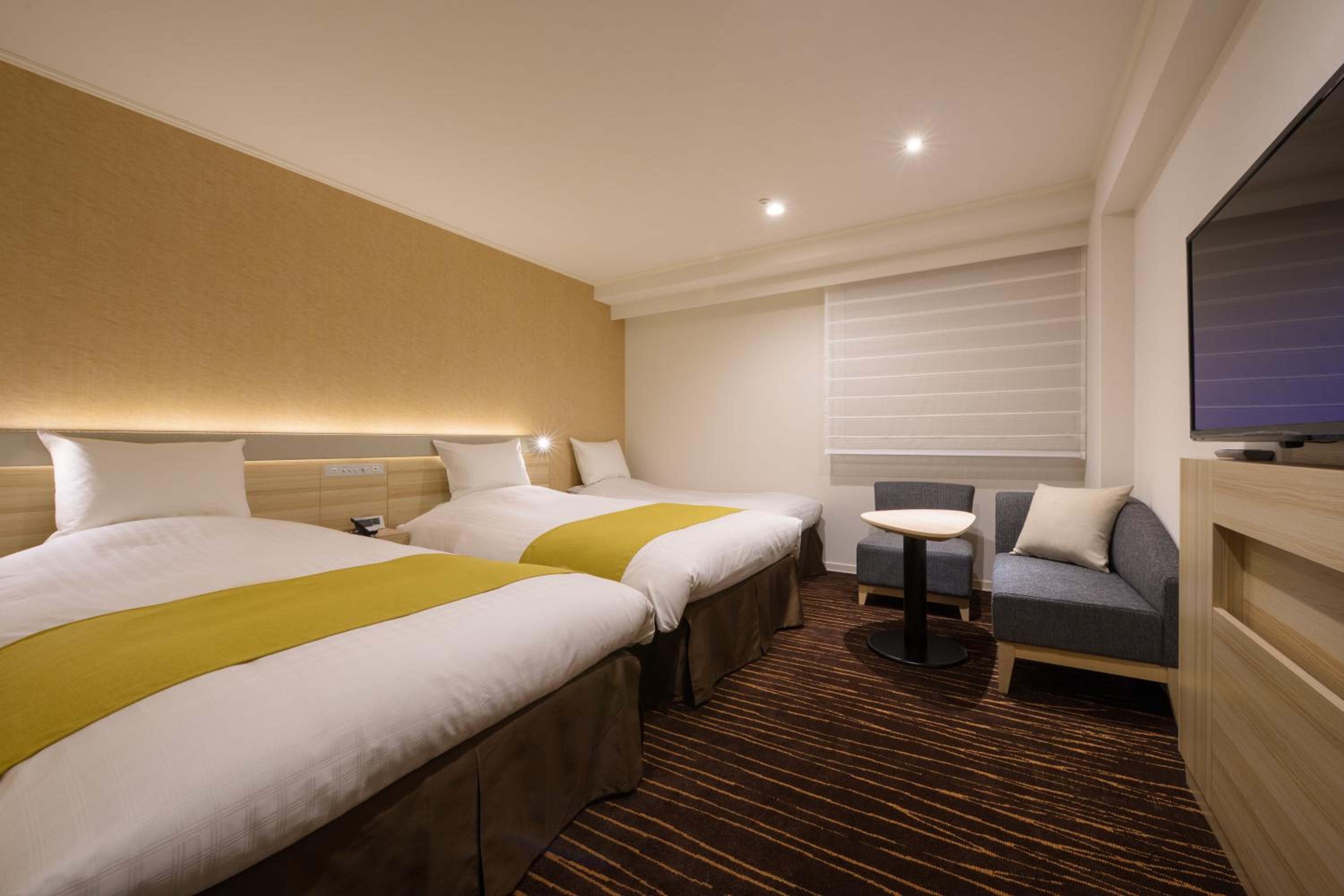 Twin Room with Extra Bed - Smoking - Photo 5