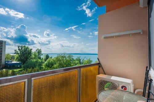 Apartment with Lake View photo 3