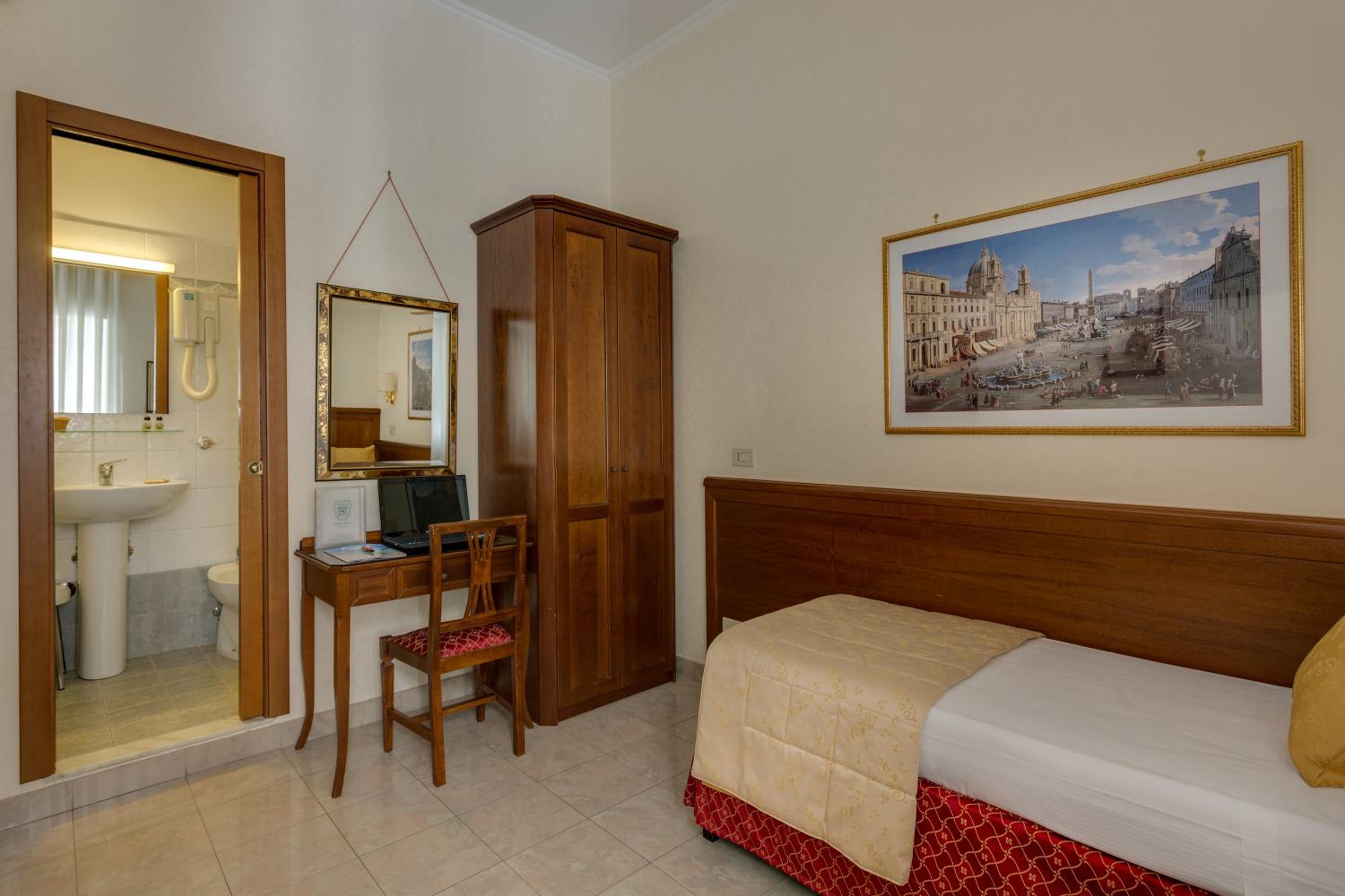 Single Room photo 3