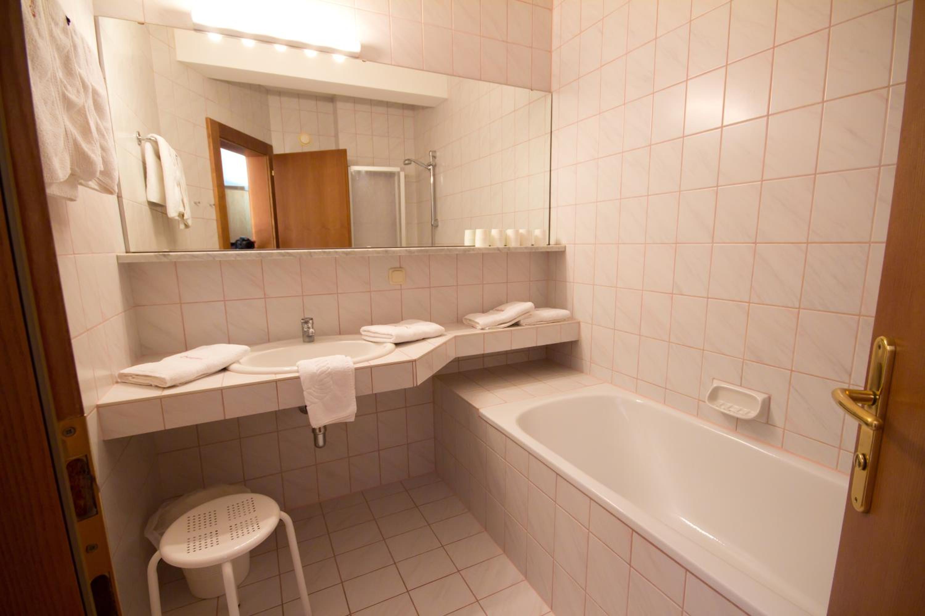 Classic Two-Bedroom Apartment with Balcony - C photo 3