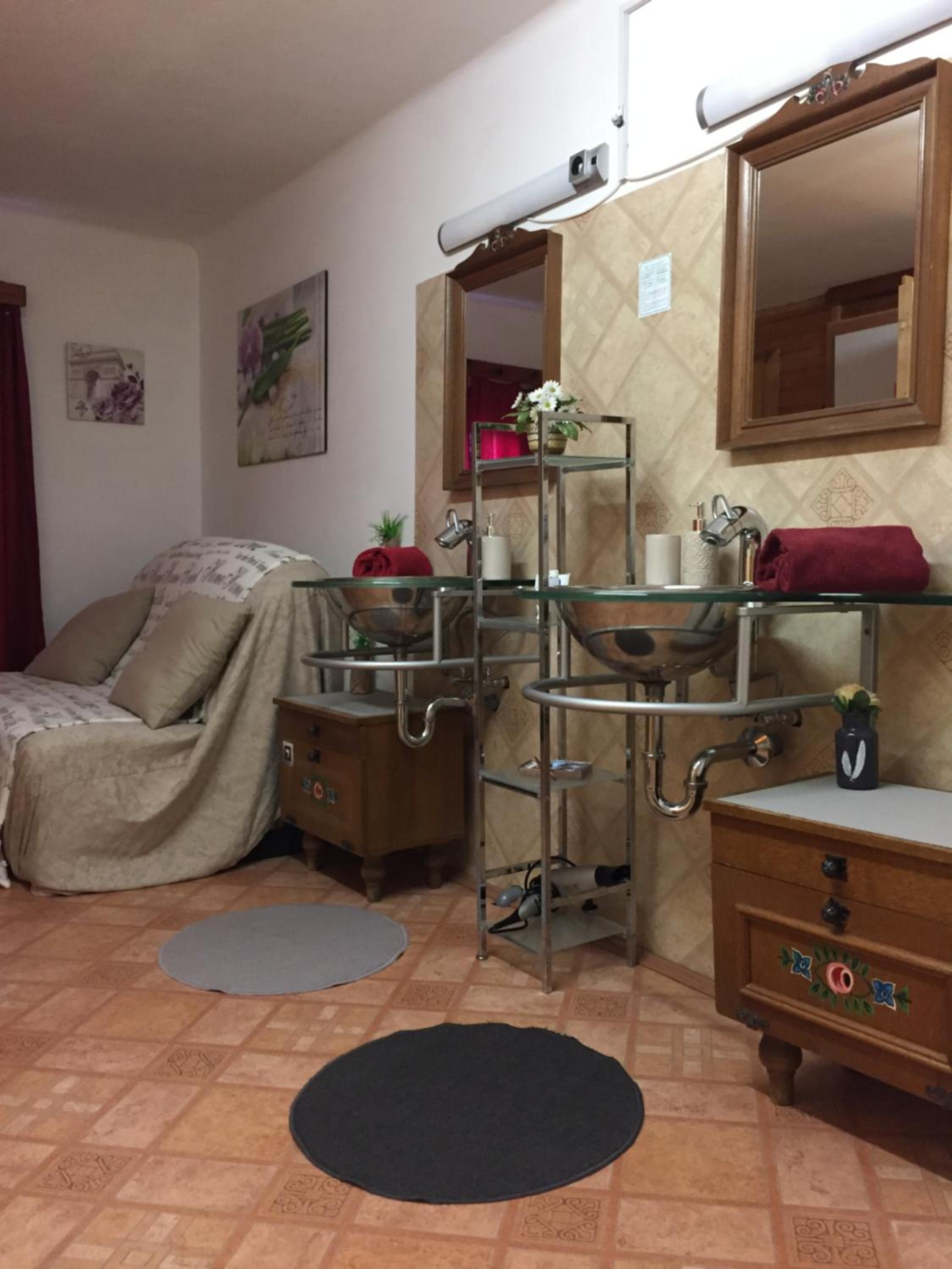 Double Room with Shared Bathroom photo 2