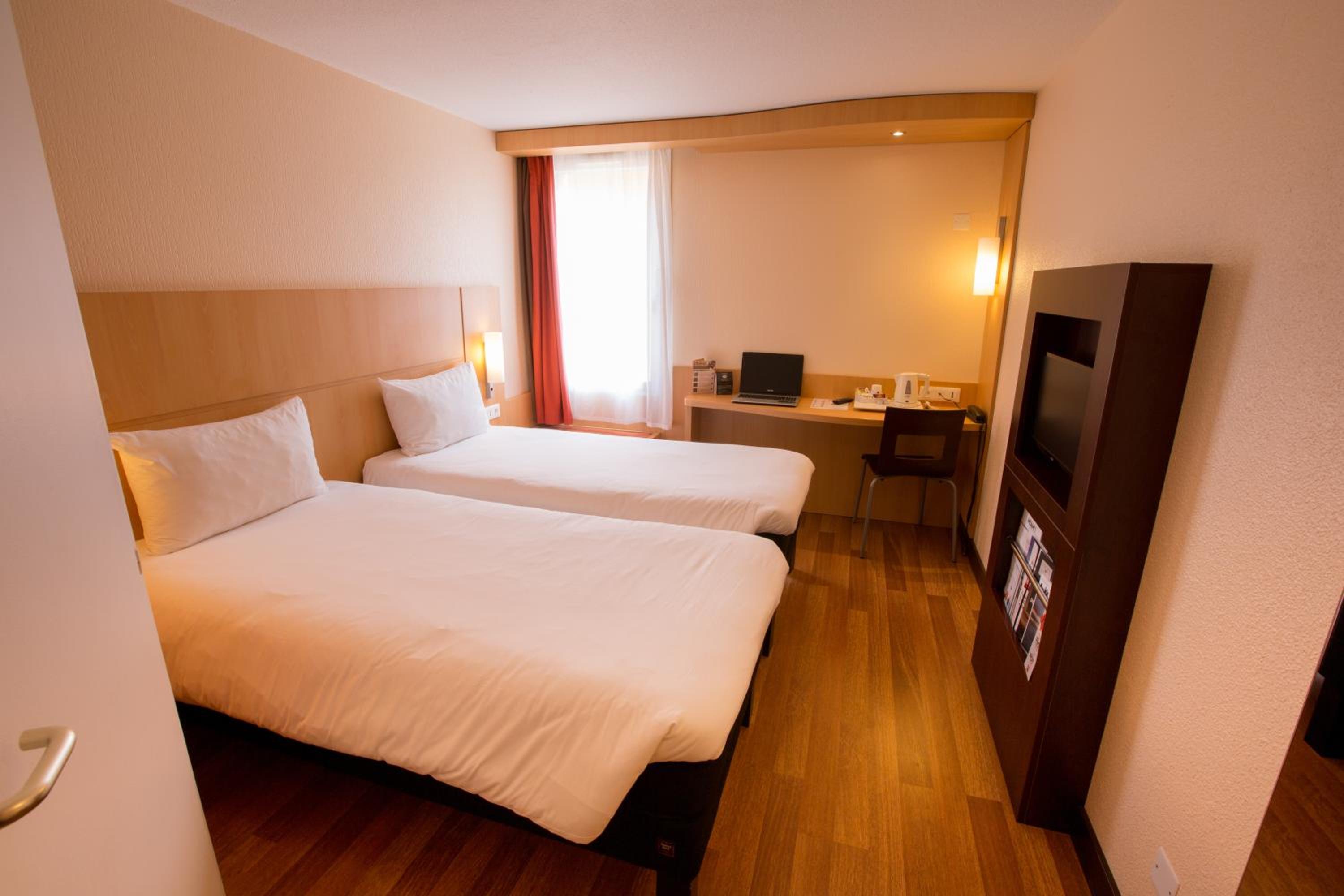 Standard Twin Room photo 3