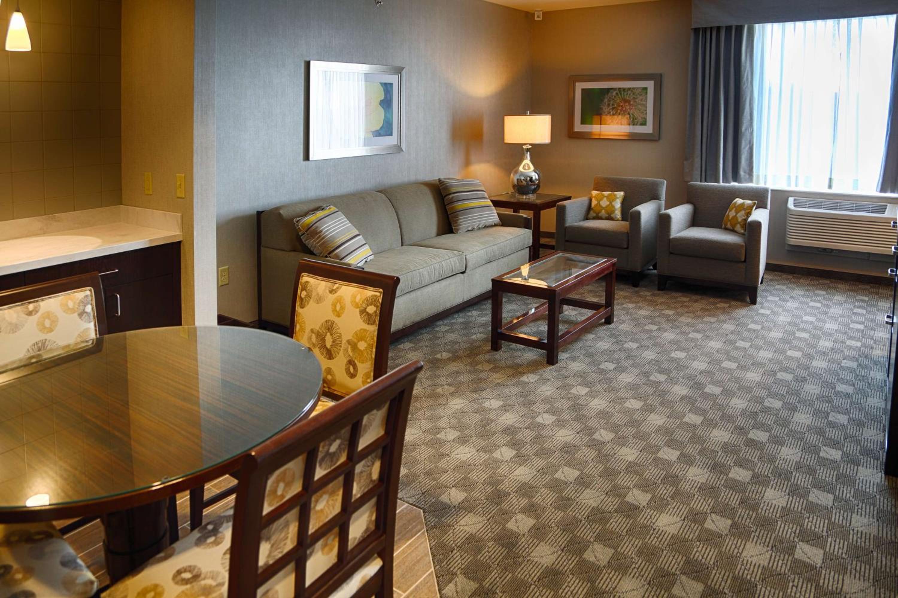 2 Room Queen Suite with Two Queen Beds - City View