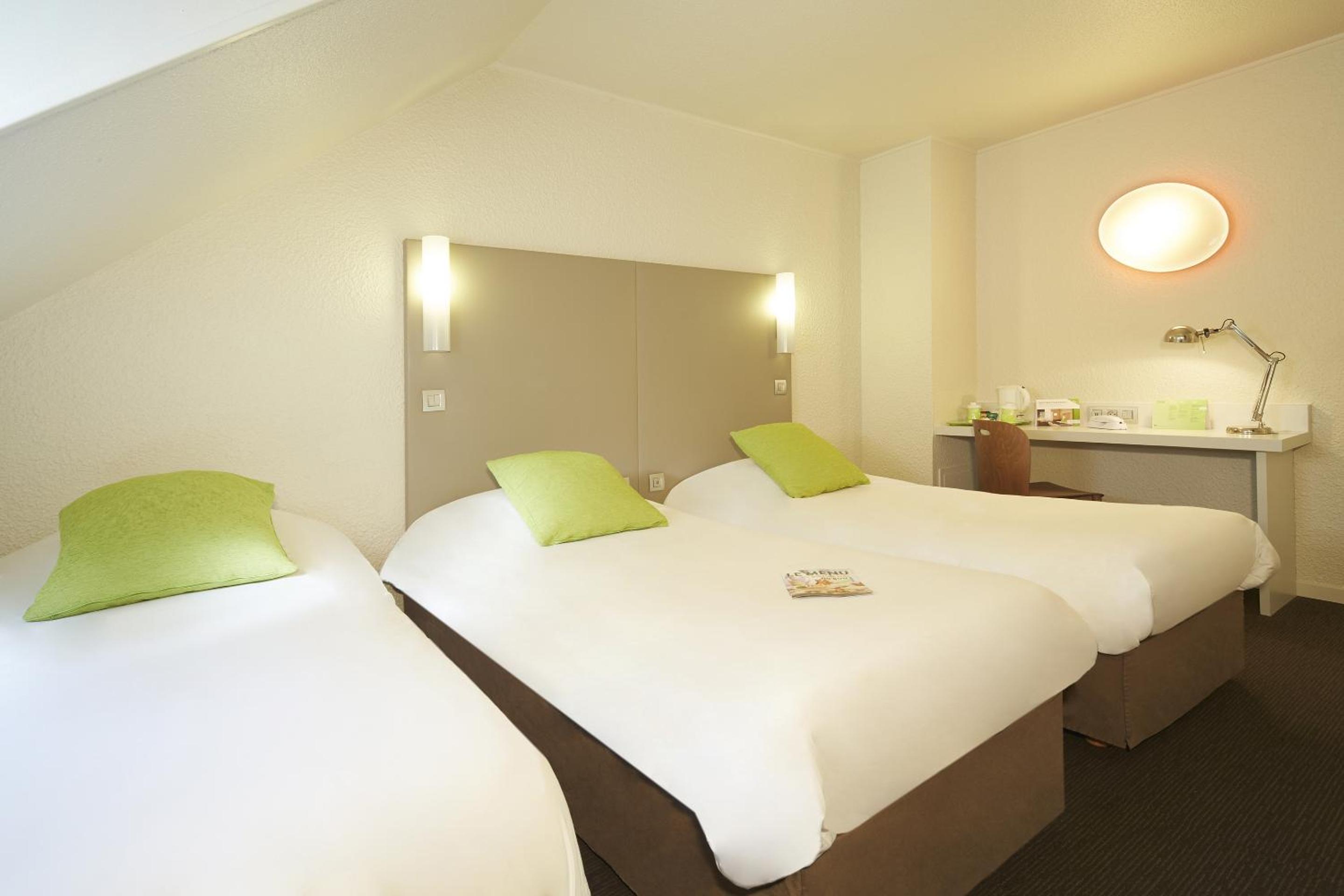 Standard Room with Three Single Beds