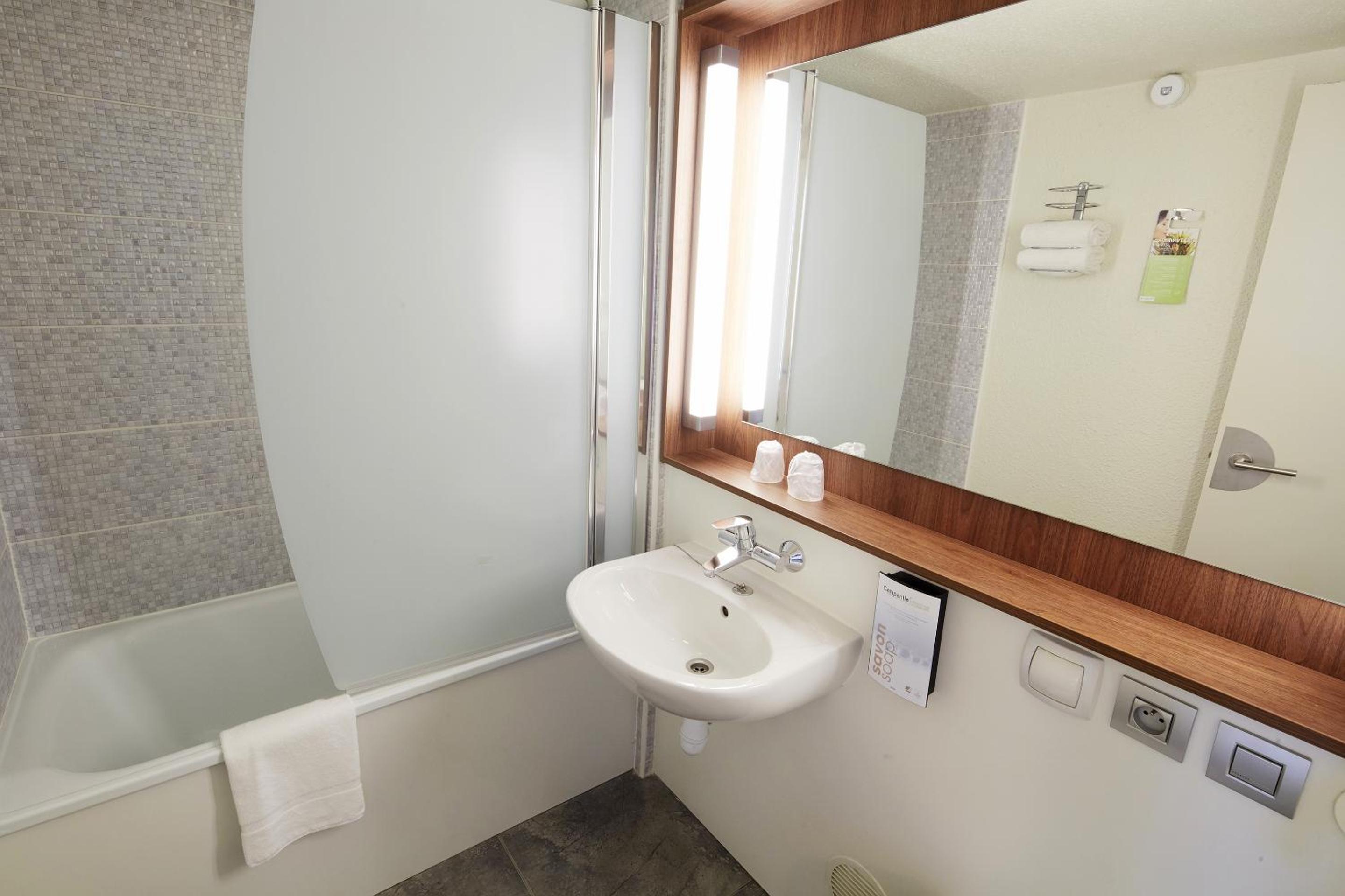 Standard Twin Room - Photo 3