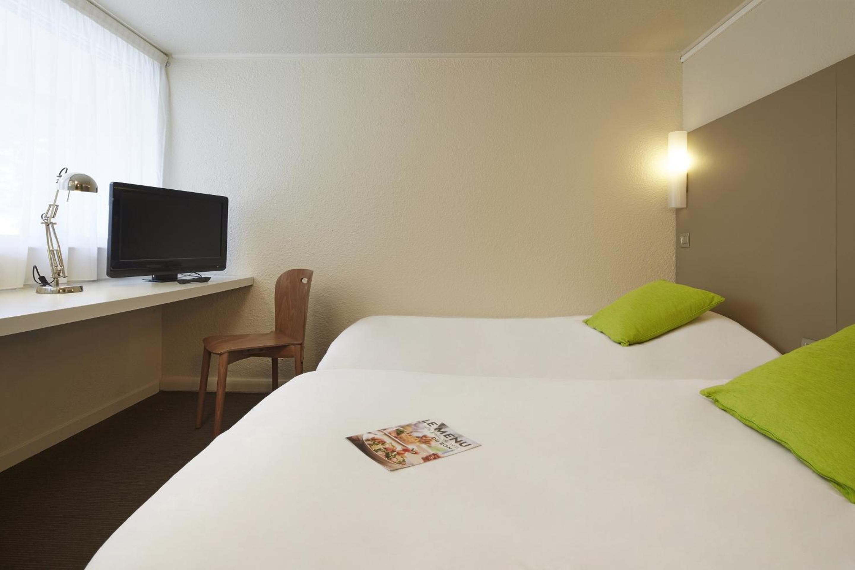 Standard Twin Room - Photo 16