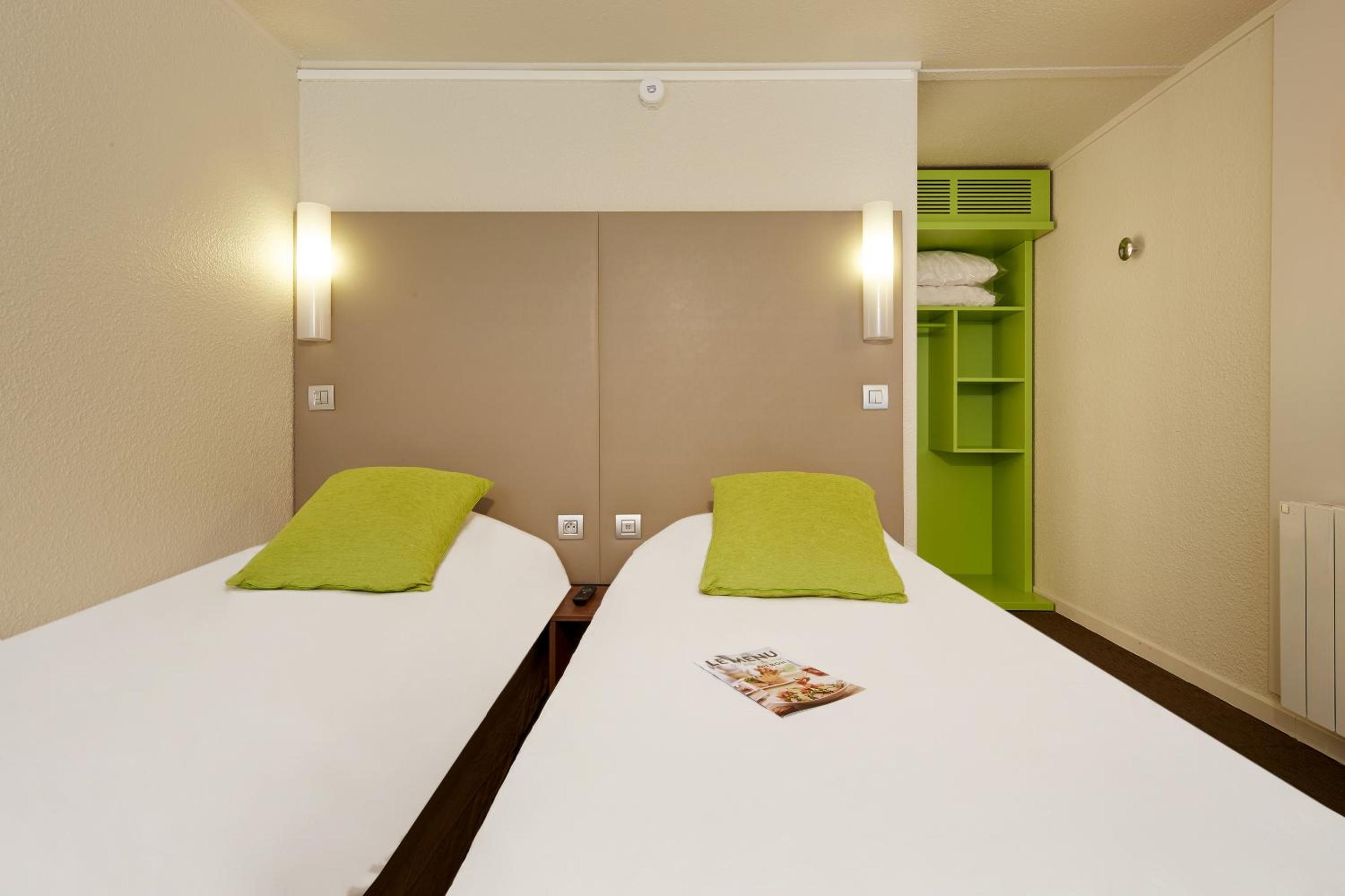 Standard Twin Room - Photo 14