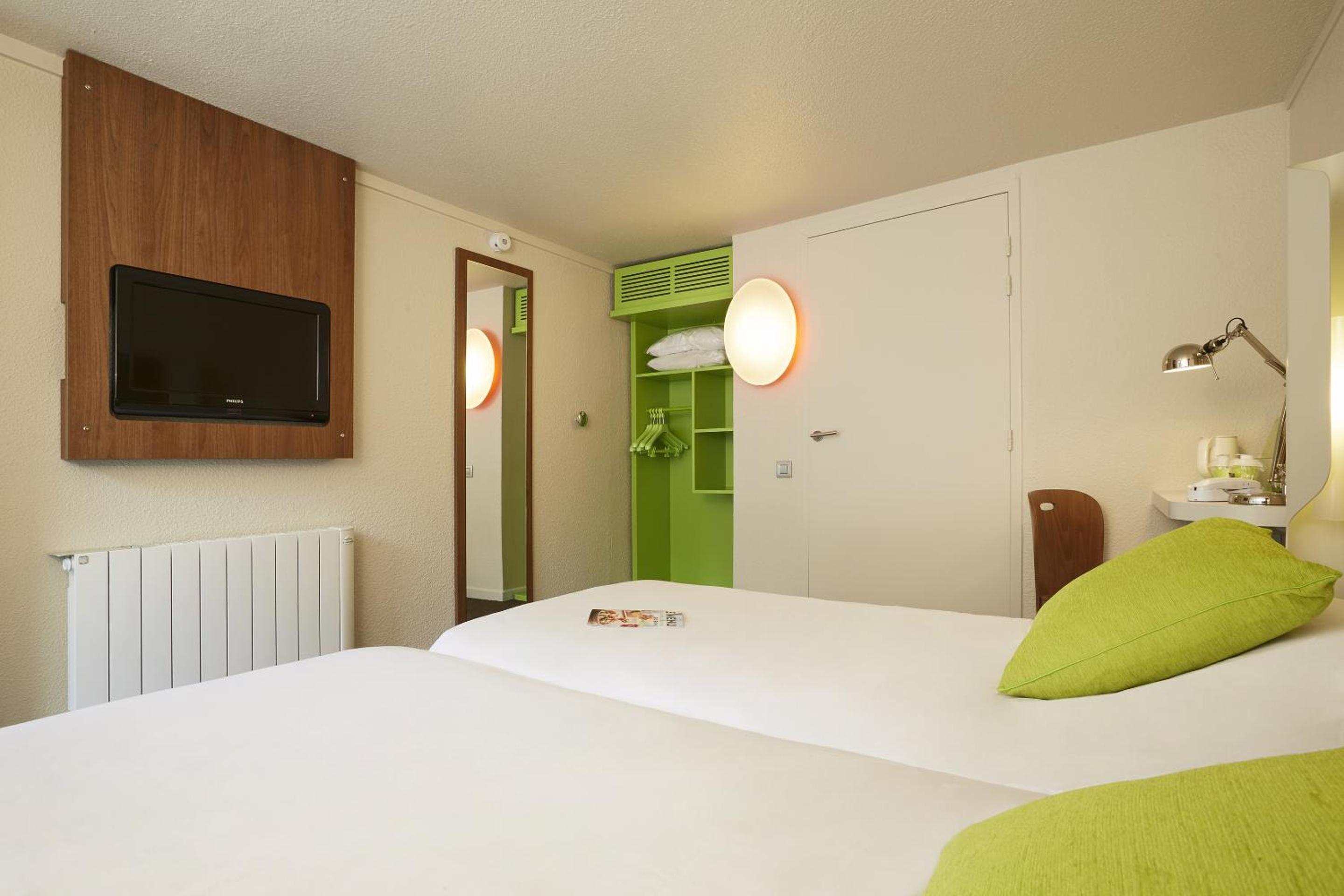 Standard Twin Room - Photo 10