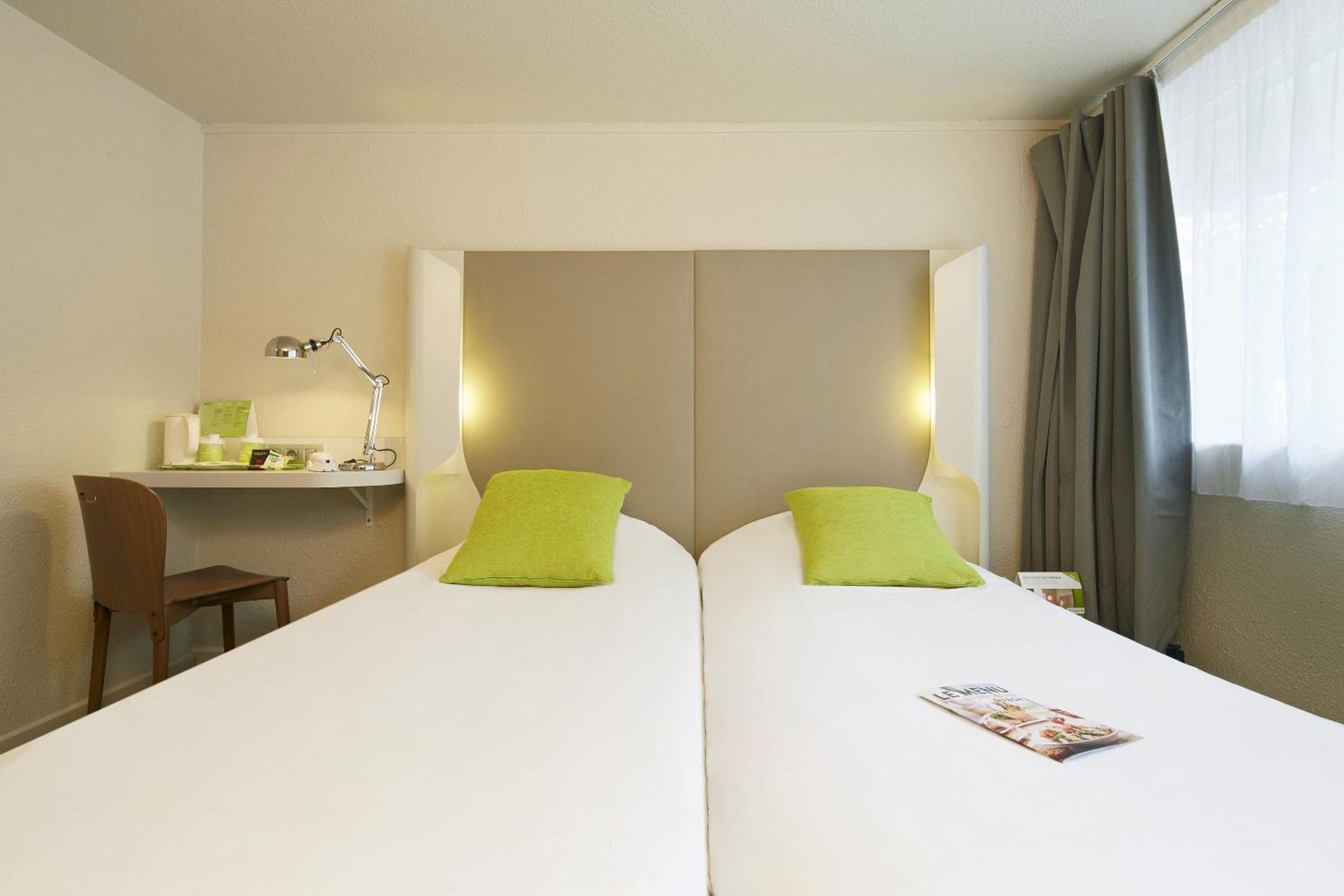 Standard Twin Room - Photo 12