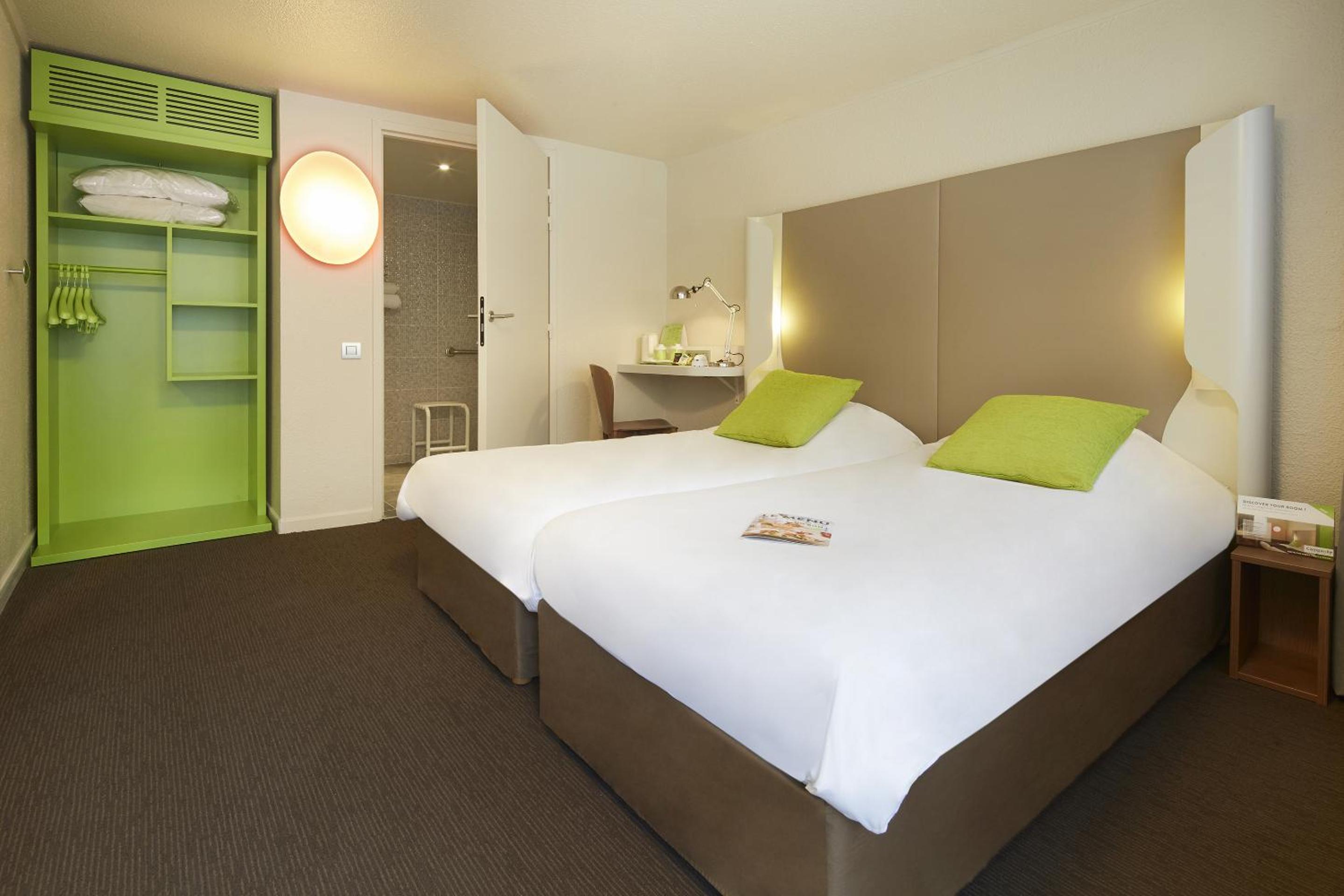 Standard Twin Room - Photo 13