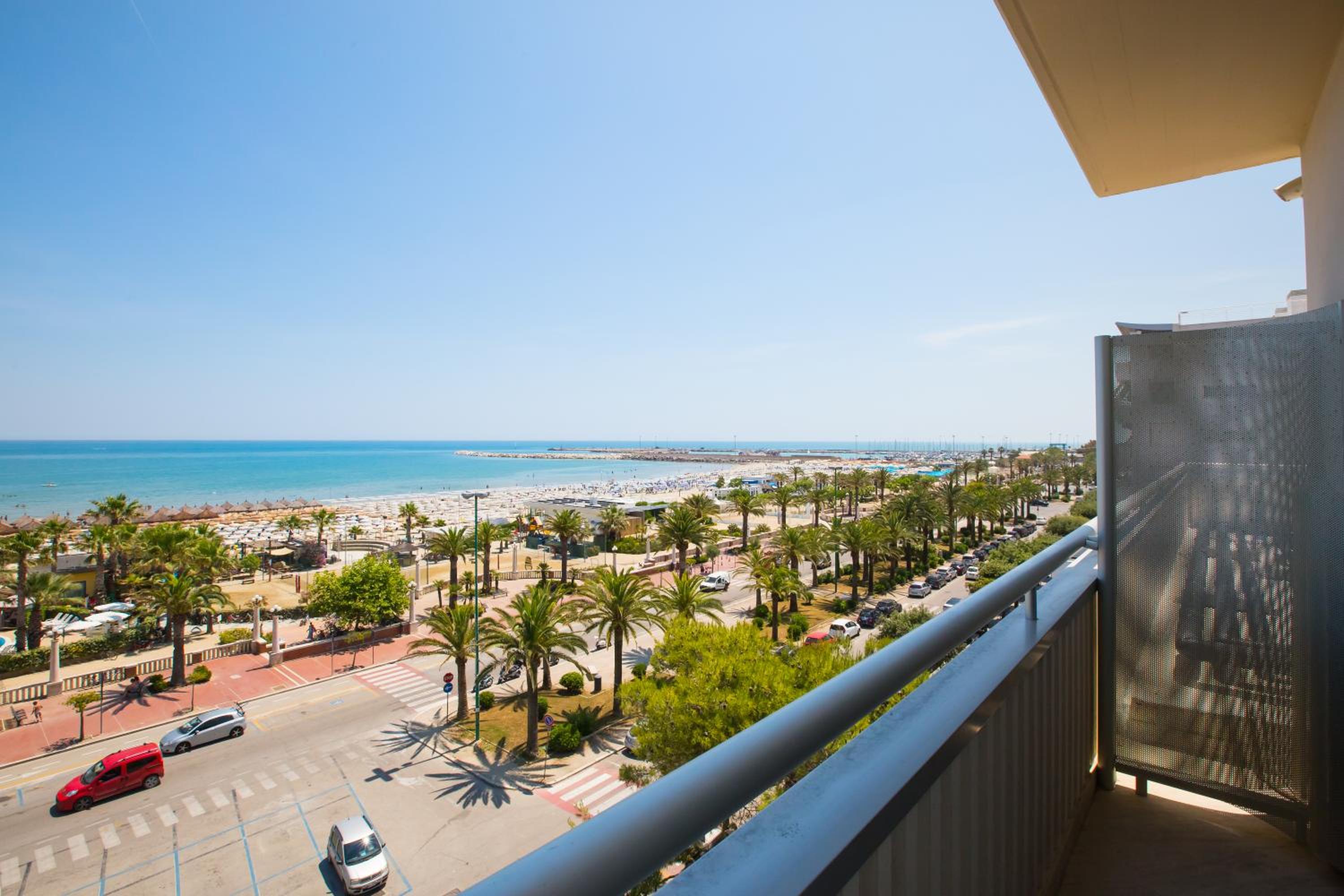 Deluxe Double Room with Balcony and Sea View photo 3